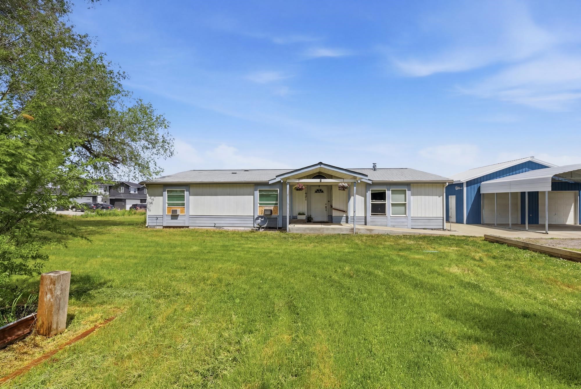 17621 E Mission Ave - Photo 2
