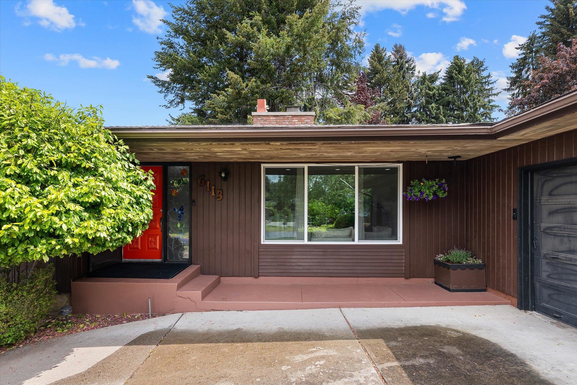 6113 S Crestline St - Photo 2