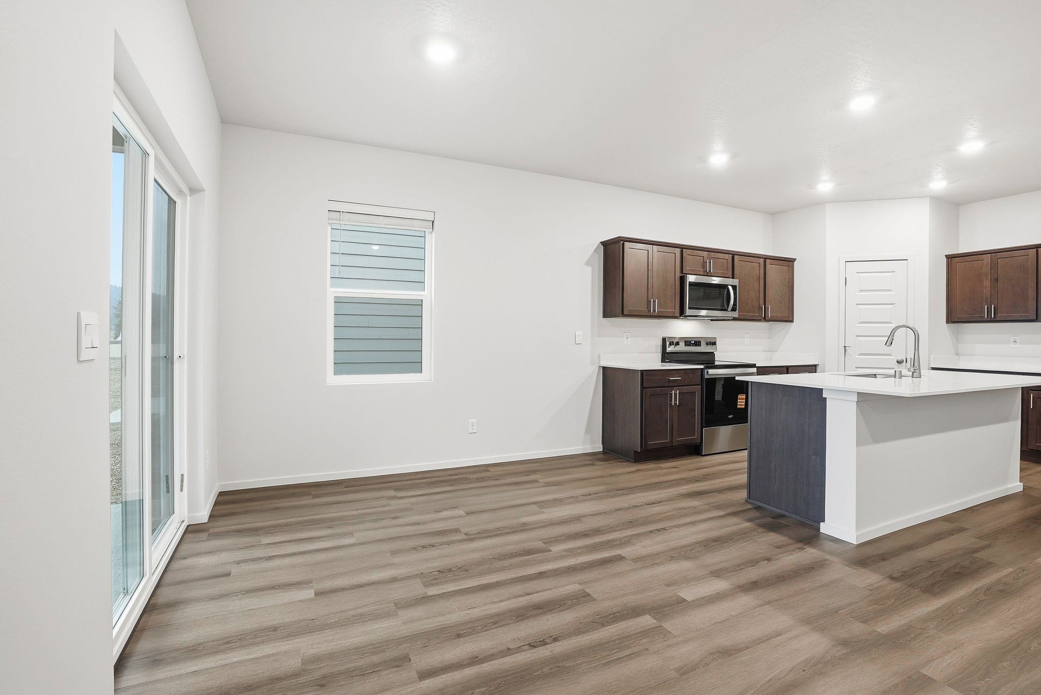311 W Pheasant Bluff Ave - Photo 4