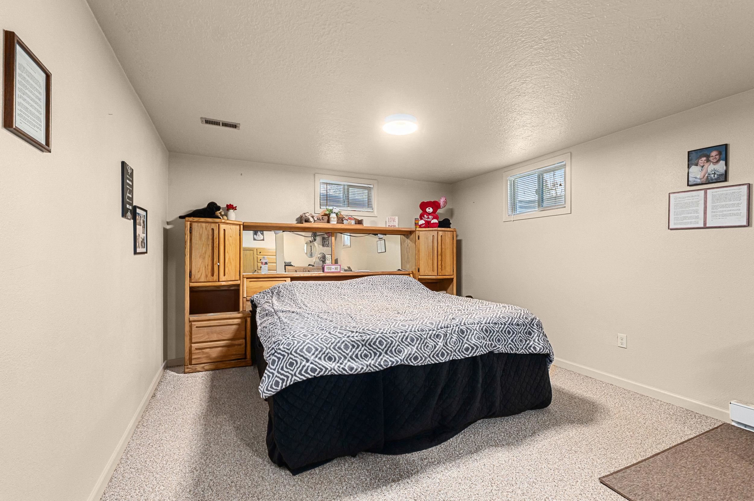 614 S Summit St - Photo 12