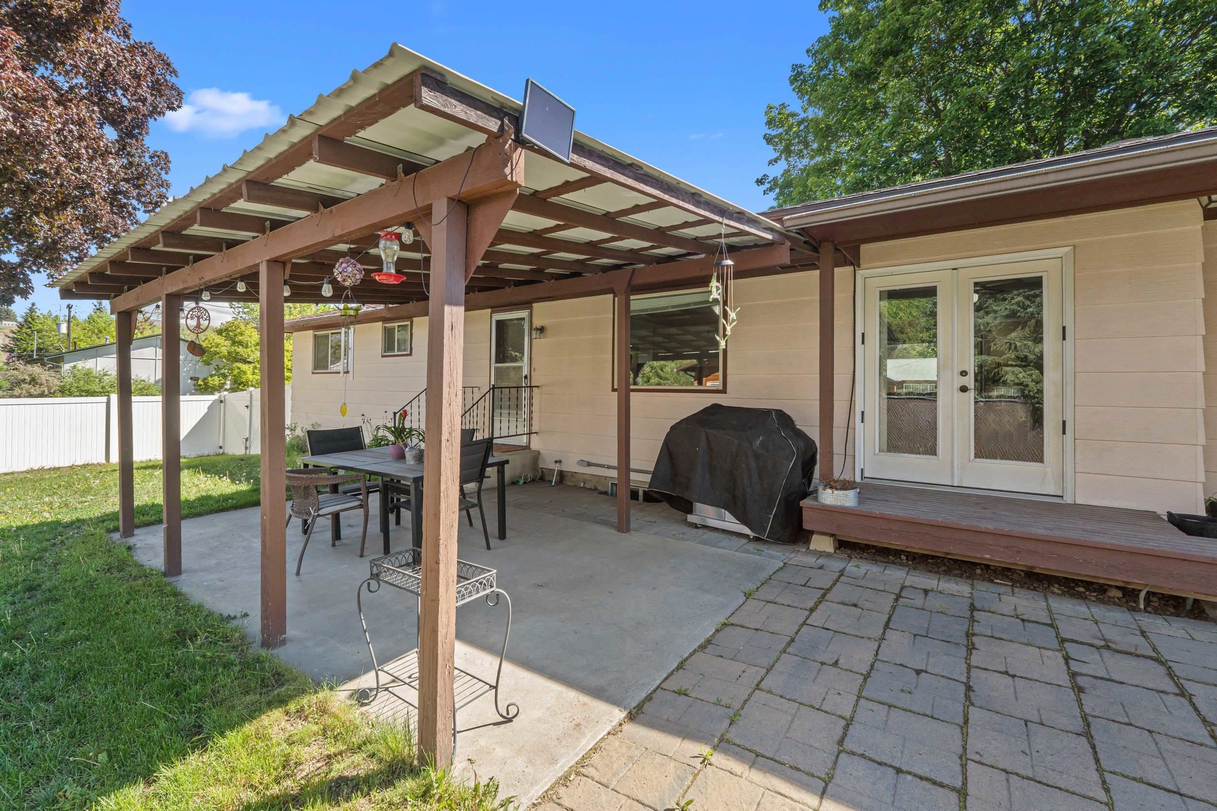 614 S Summit St - Photo 16