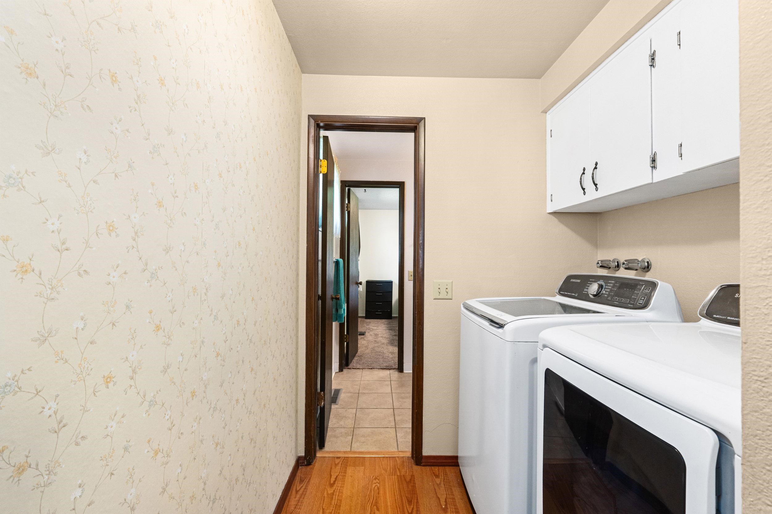614 S Summit St - Photo 6