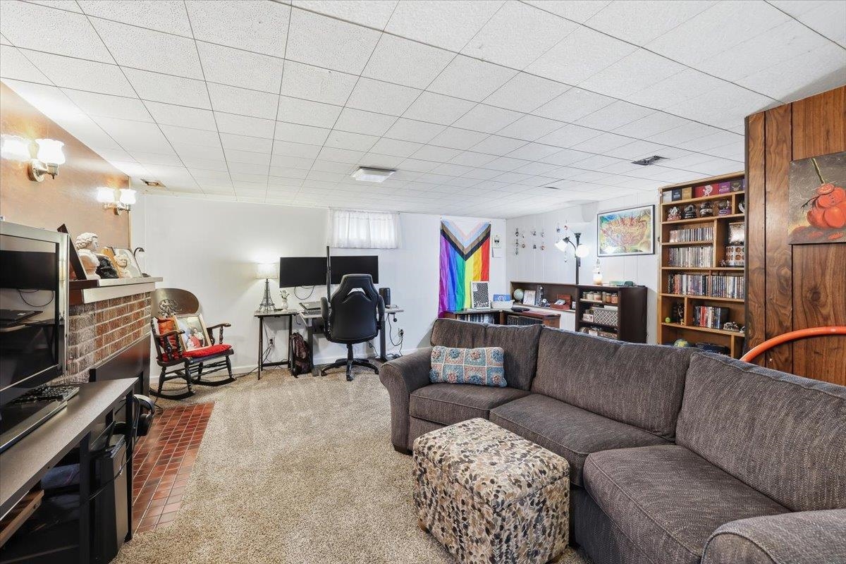 4215 N Maple St - Photo 16