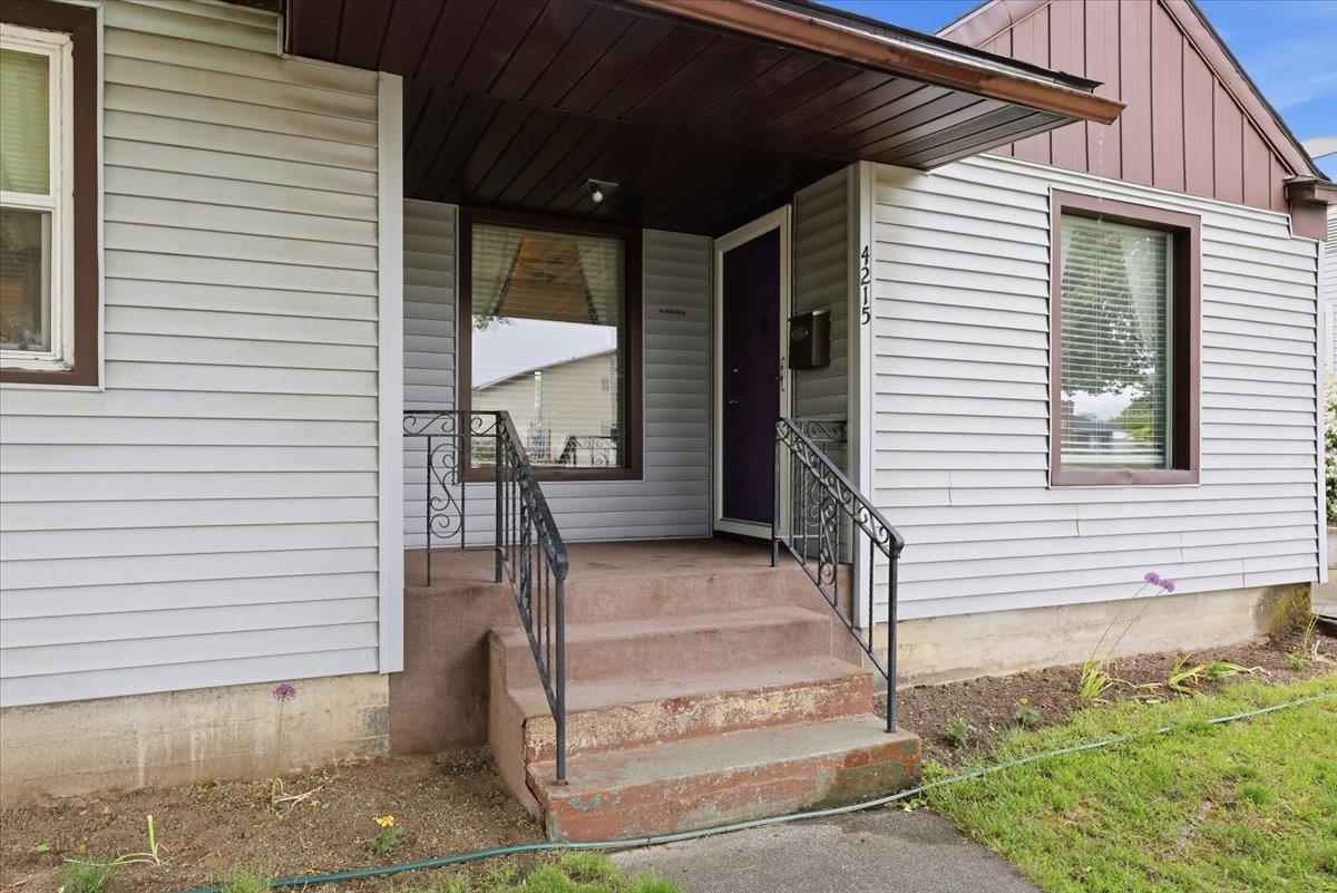 4215 N Maple St - Photo 3