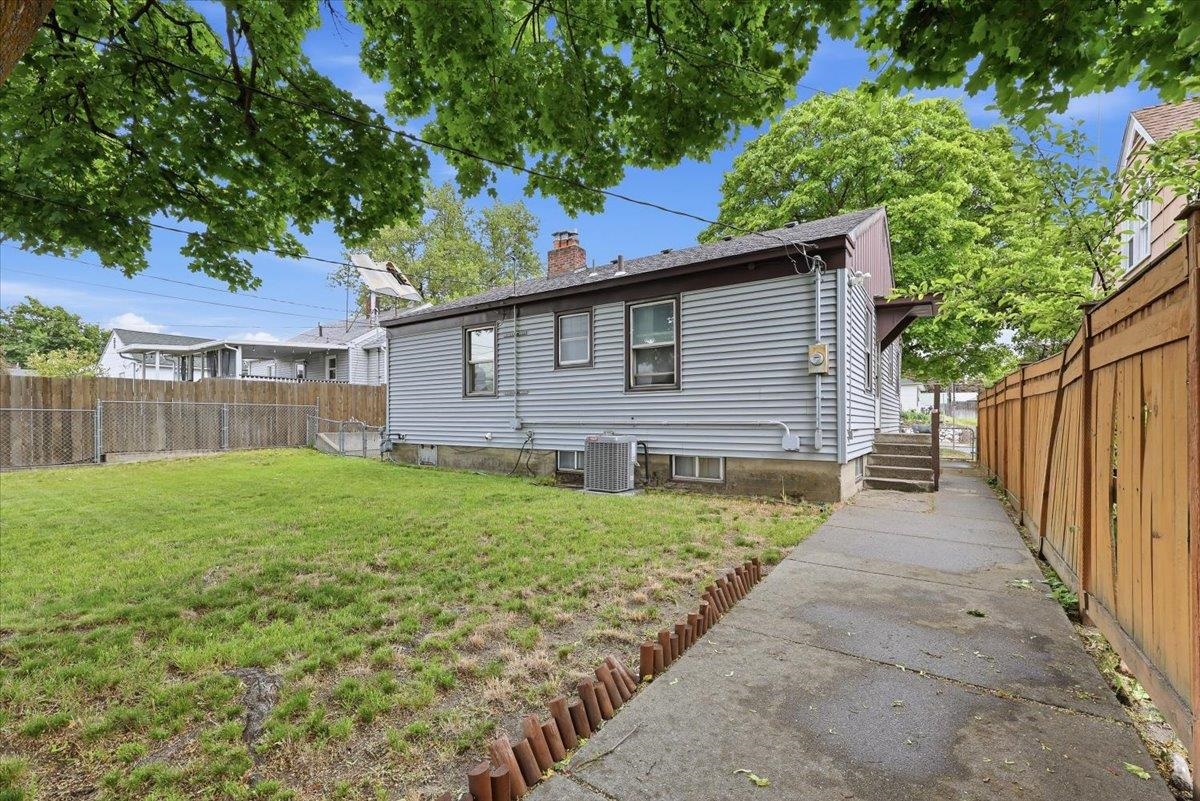 4215 N Maple St - Photo 25