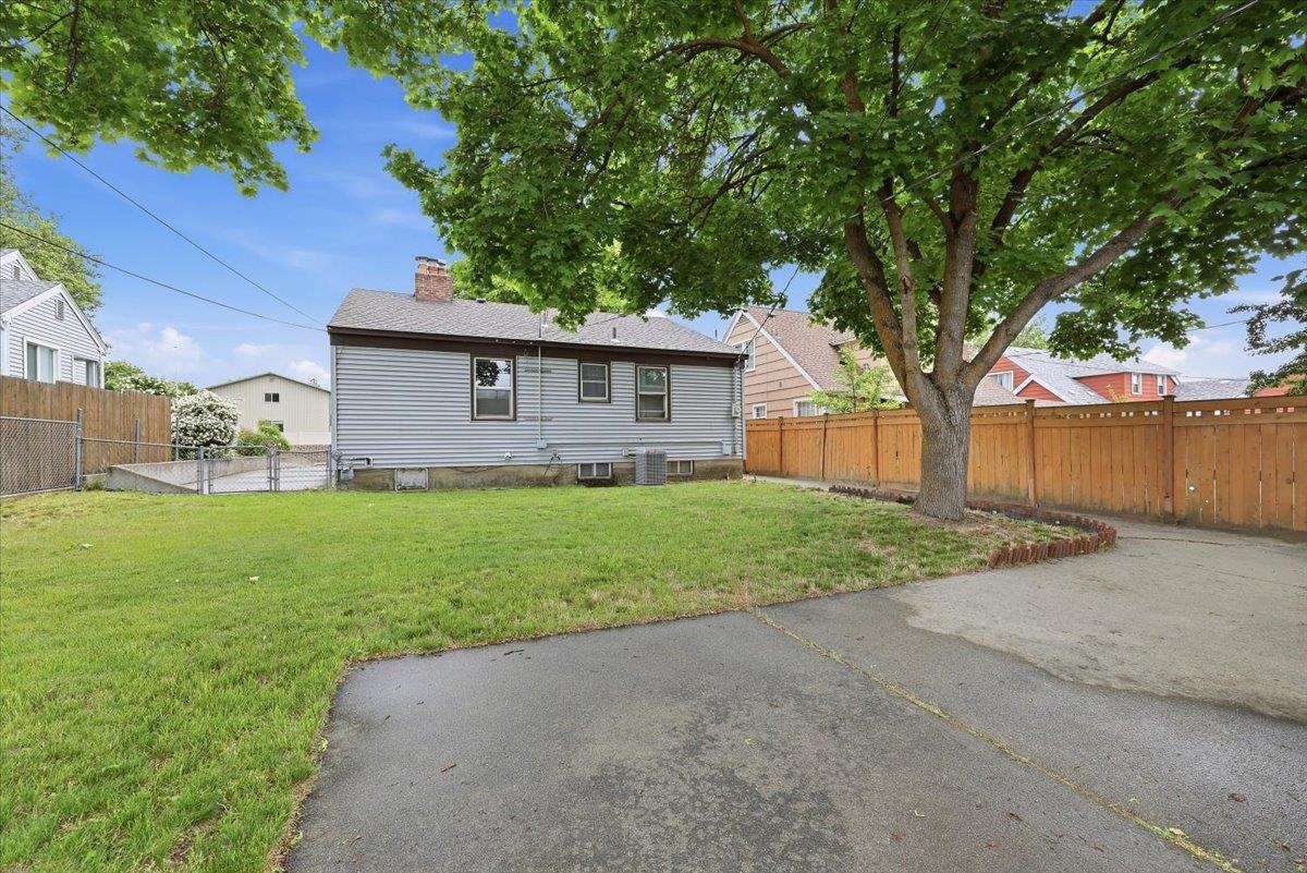 4215 N Maple St - Photo 26