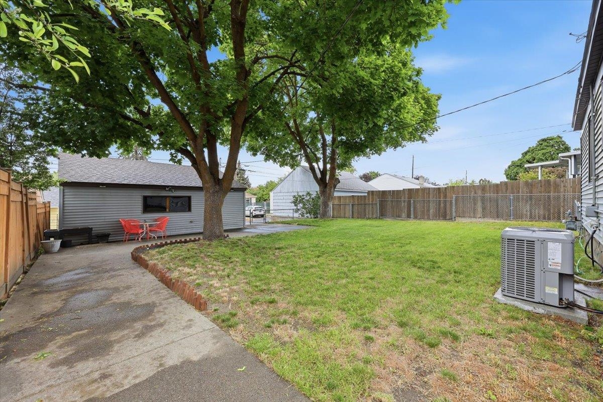 4215 N Maple St - Photo 27