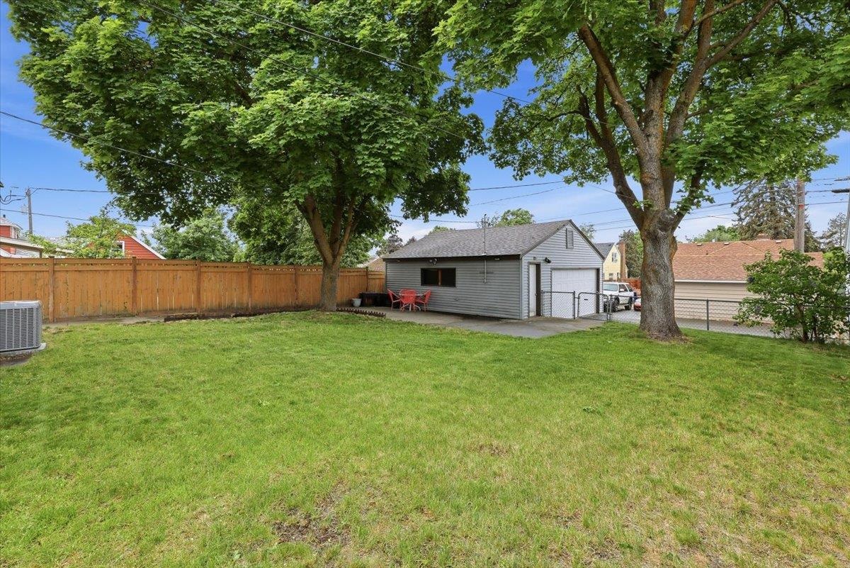 4215 N Maple St - Photo 28