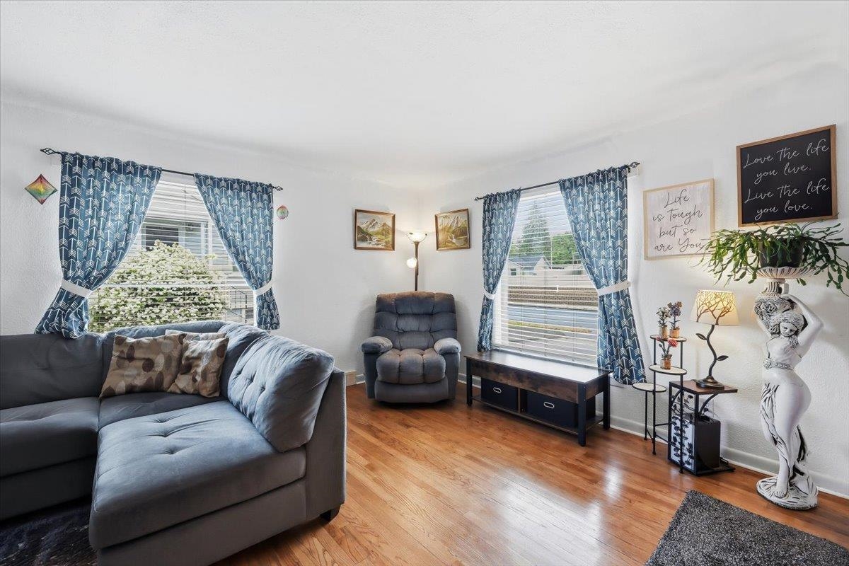 4215 N Maple St - Photo 5