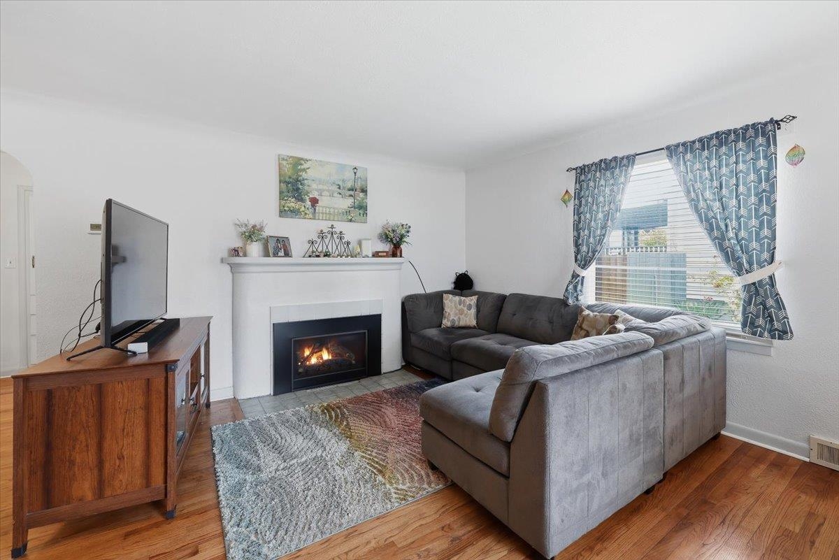 4215 N Maple St - Photo 6