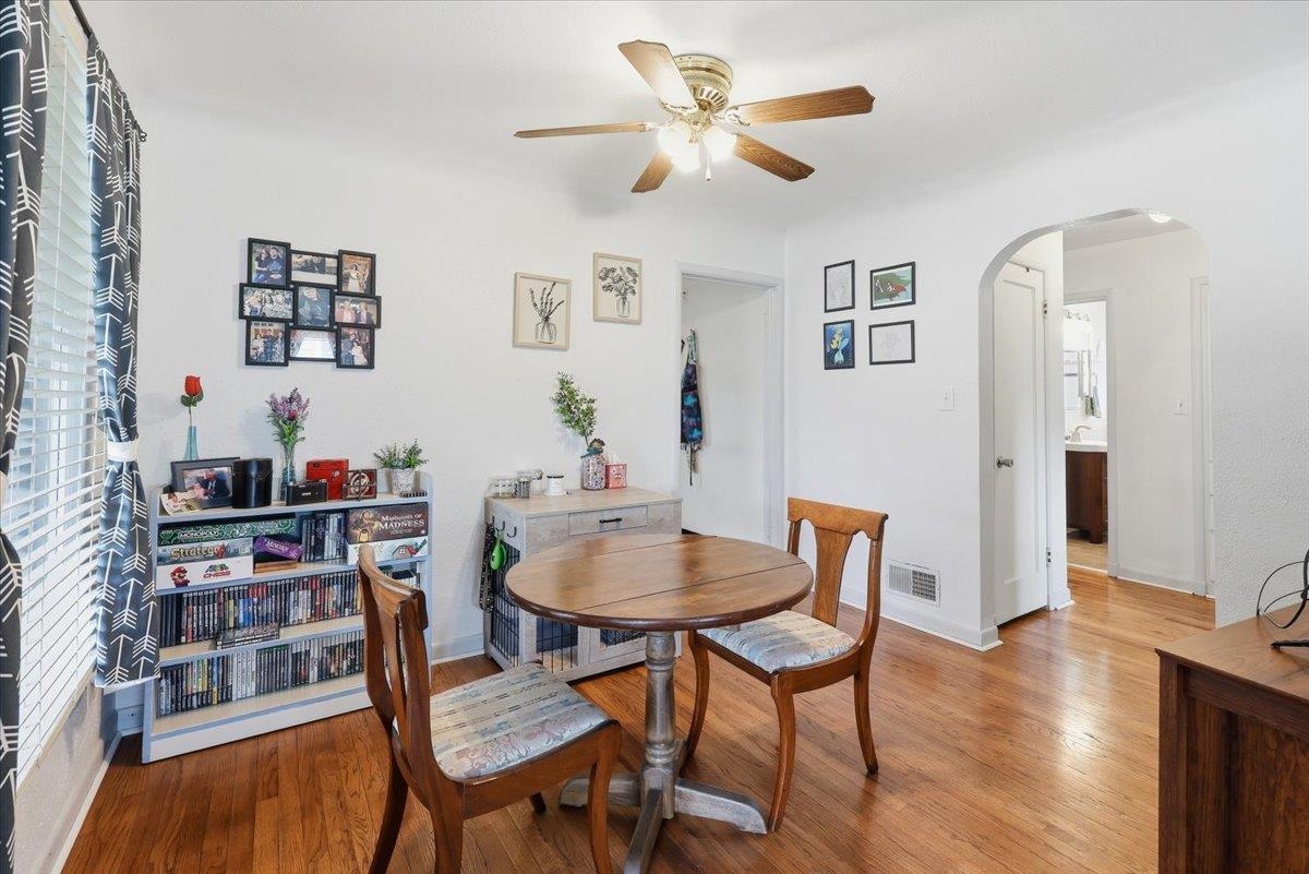 4215 N Maple St - Photo 7