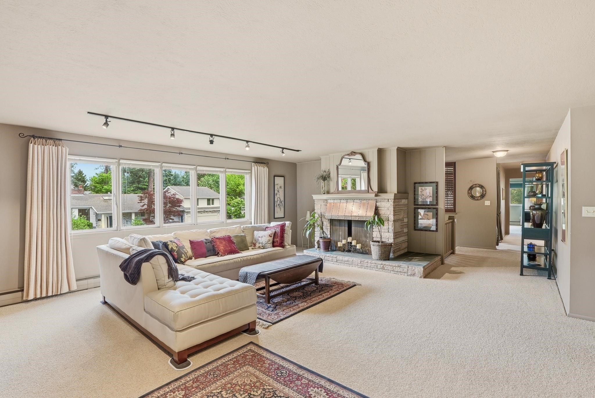1104 E 26th Ave - Photo 2