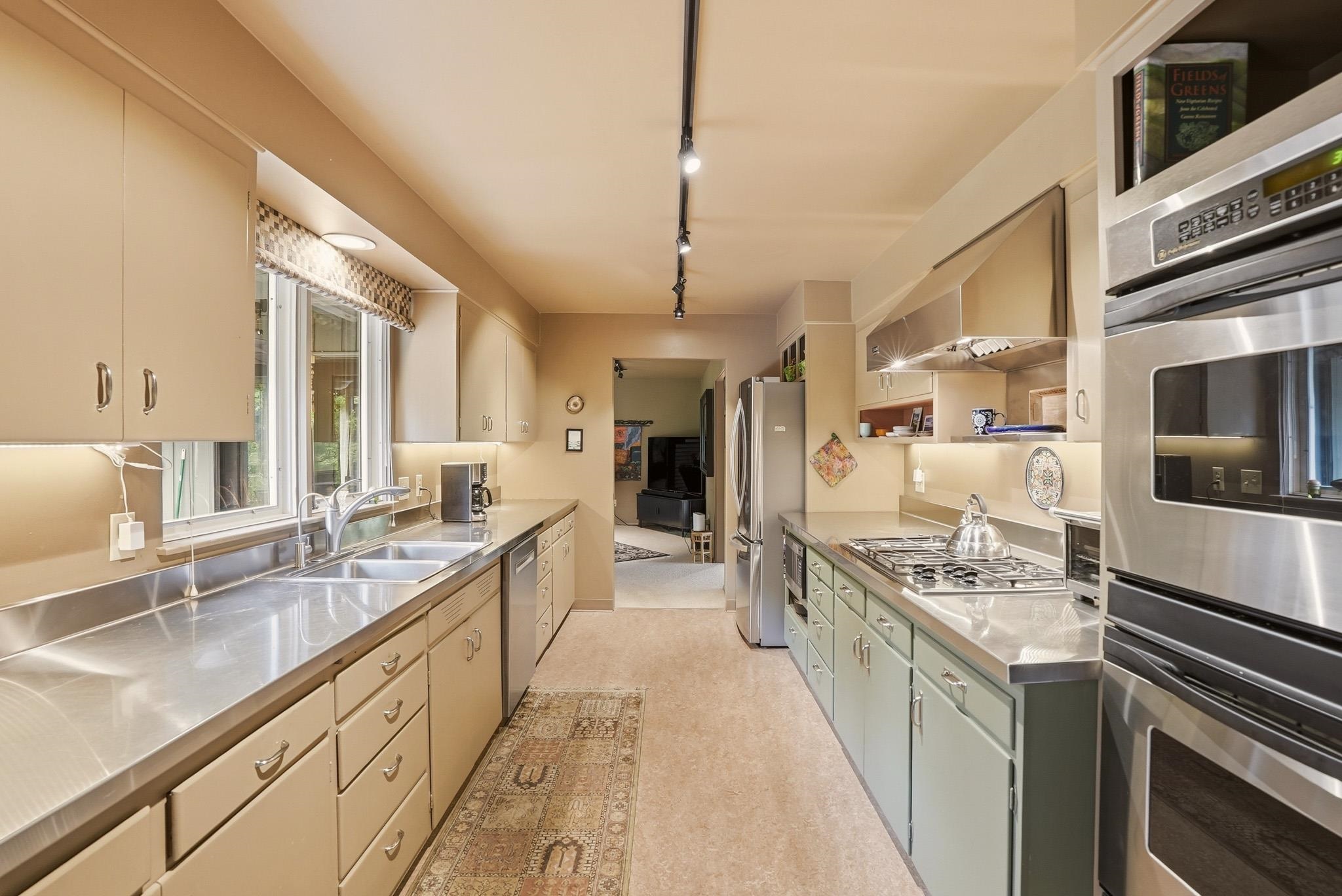1104 E 26th Ave - Photo 8