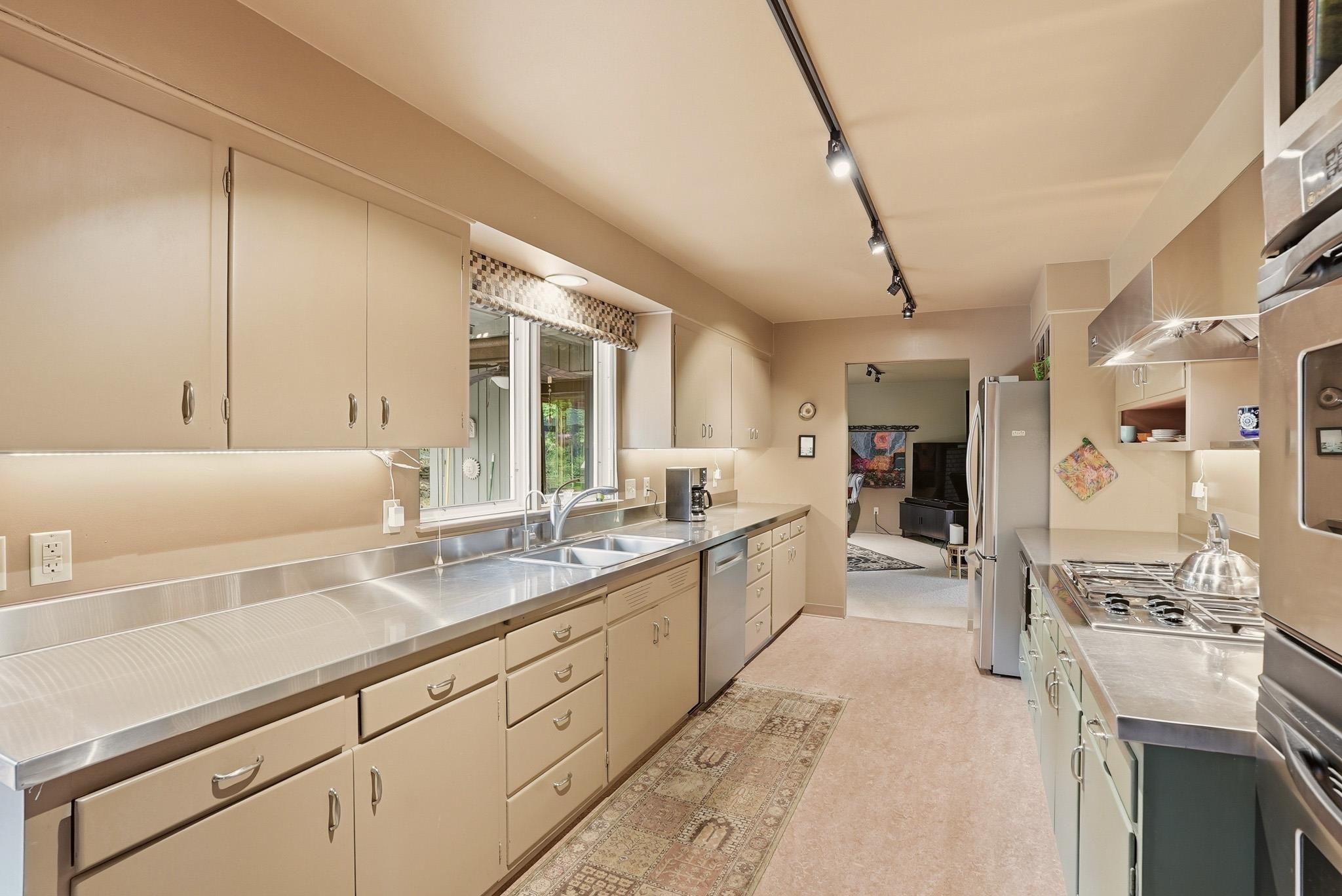 1104 E 26th Ave - Photo 9
