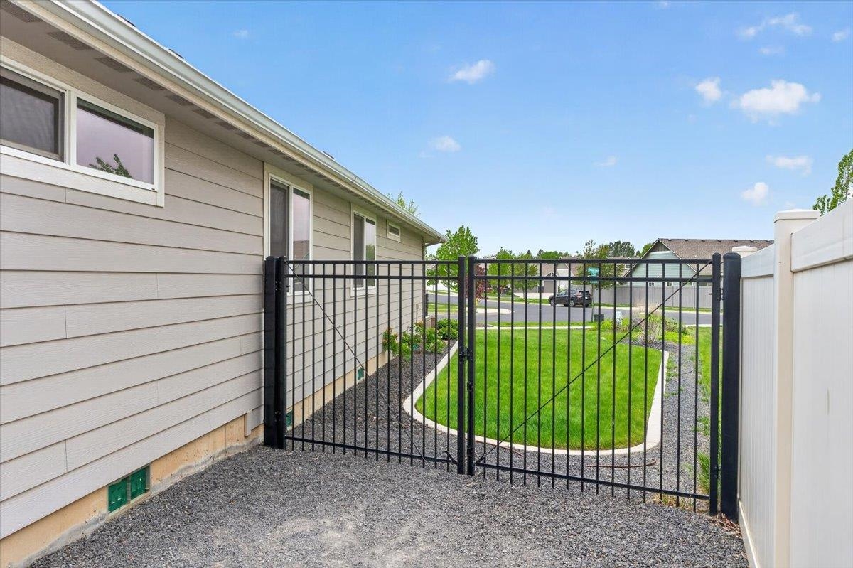 1725 S Clover Dr - Photo 44