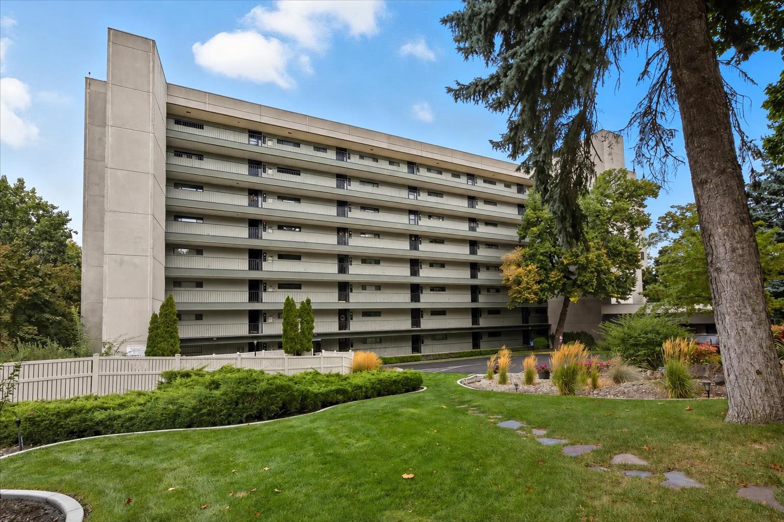 700 W 7th Ave - Photo 1