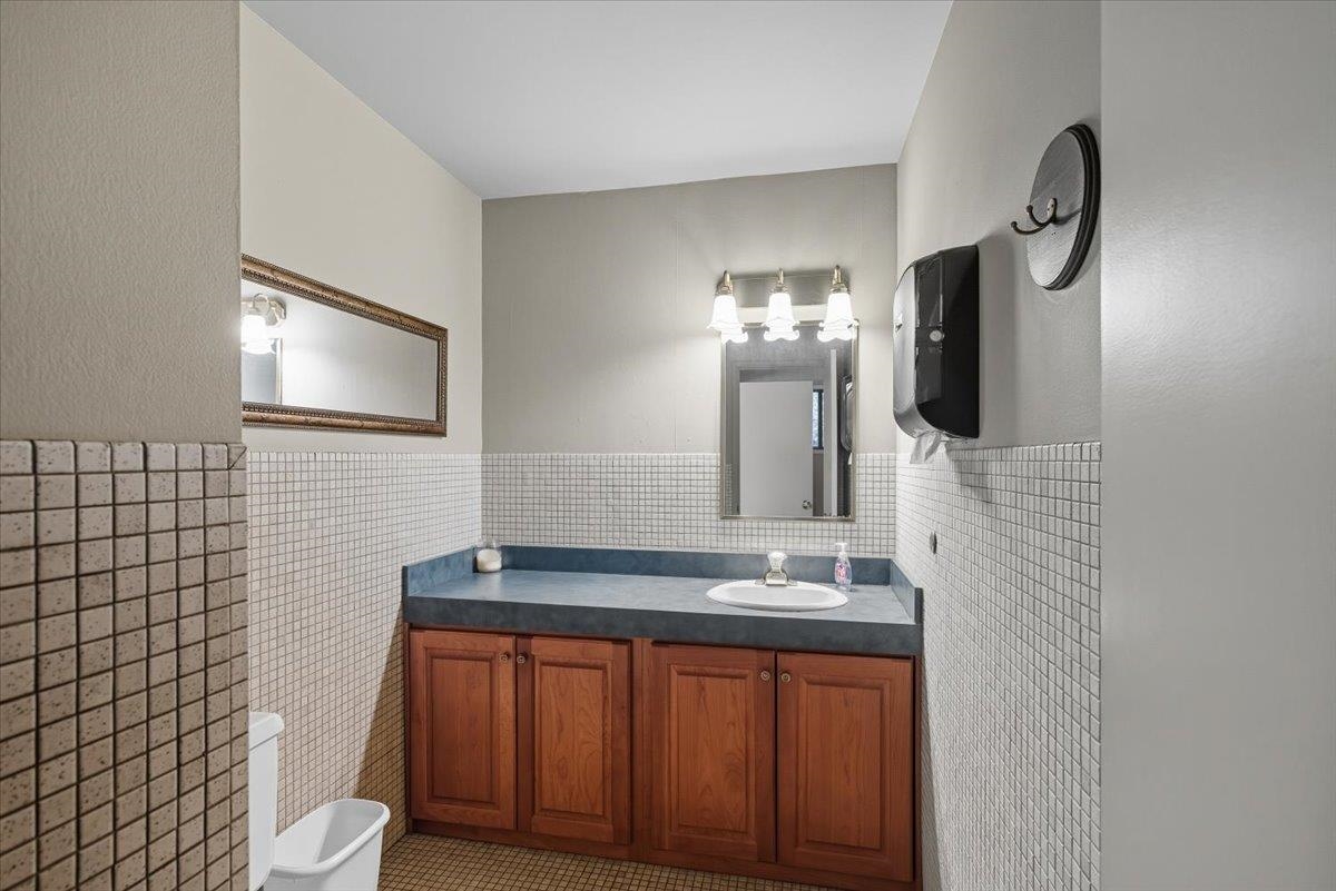 700 W 7th Ave - Photo 24