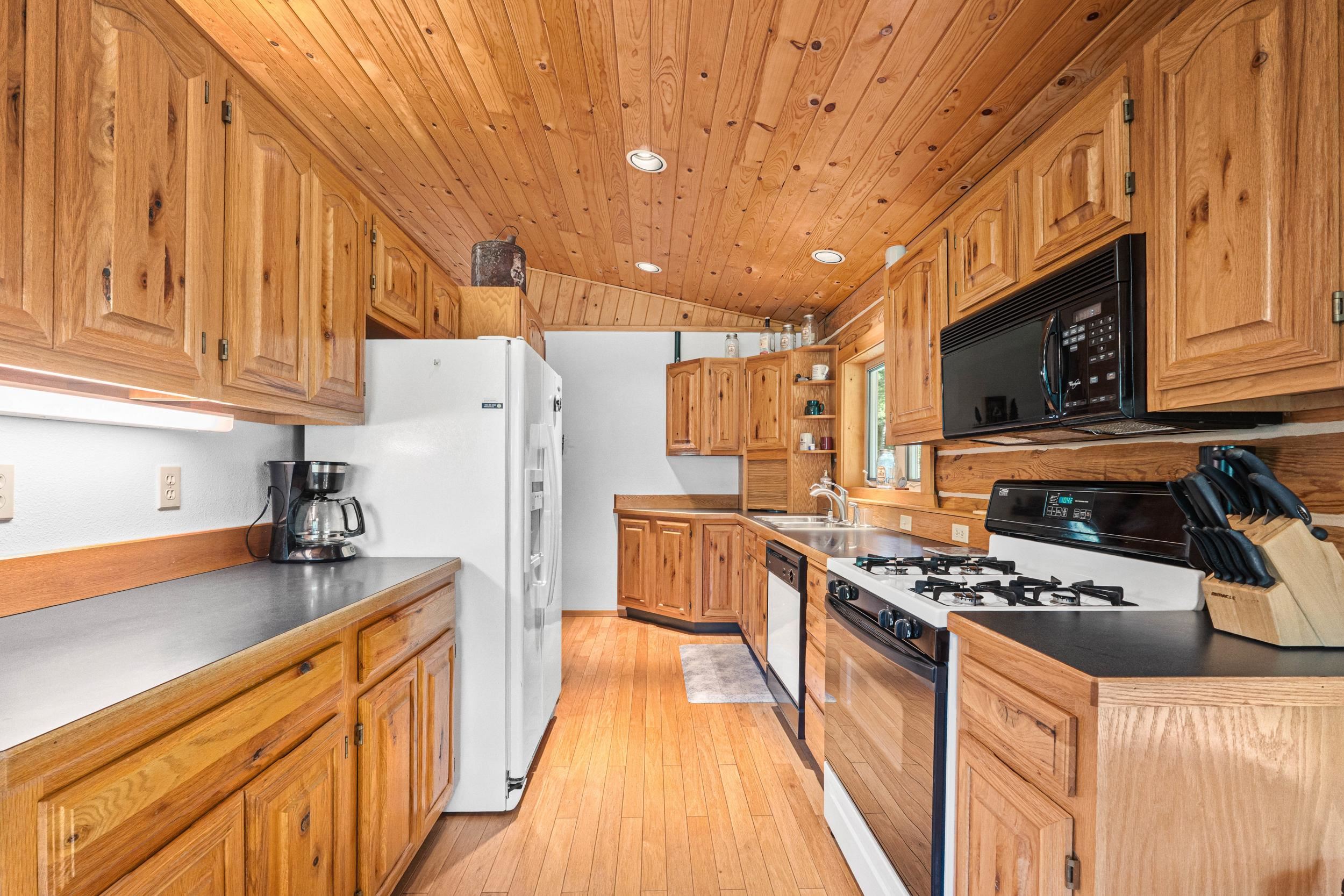 2432 Gilson Rd - Photo 16