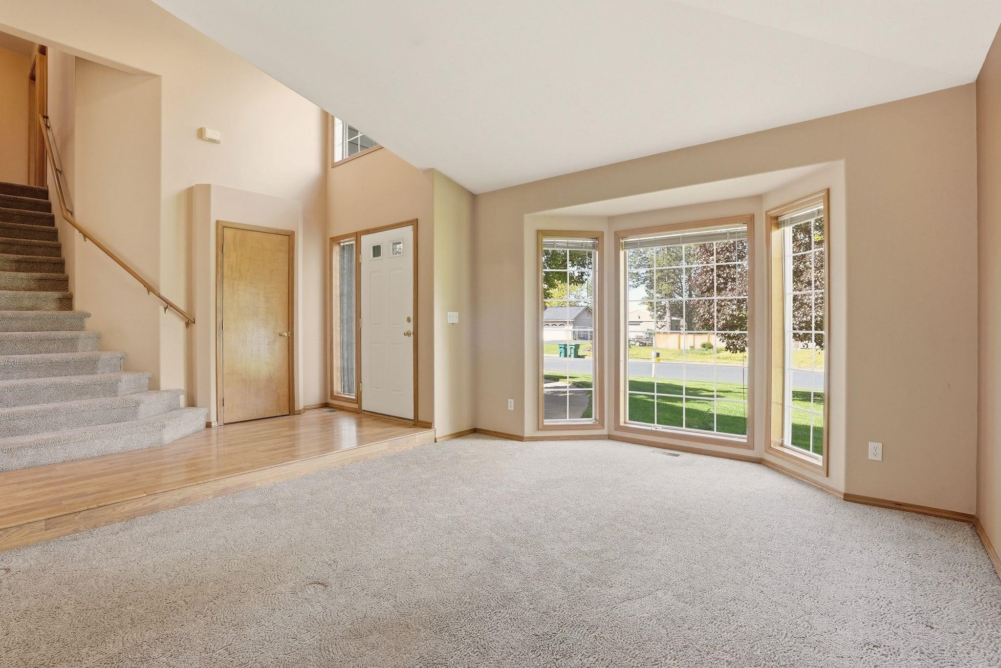 15604 N SYCAMORE St - Photo 2