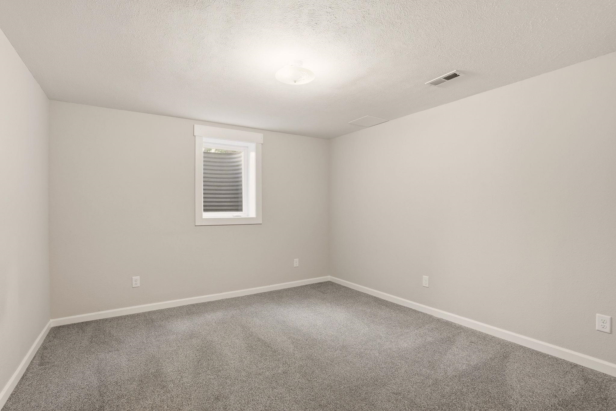 15604 N SYCAMORE St - Photo 29