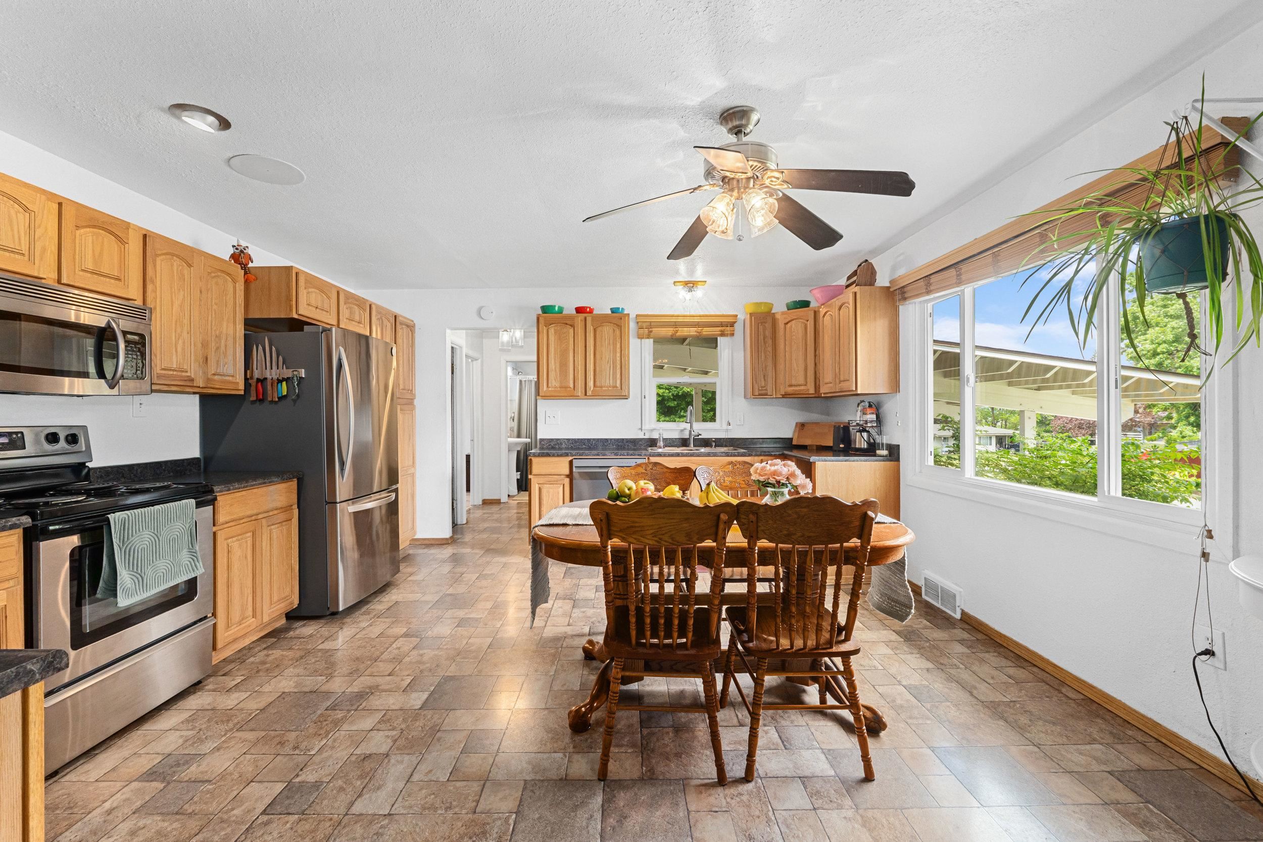 934 E Forest Ave - Photo 8