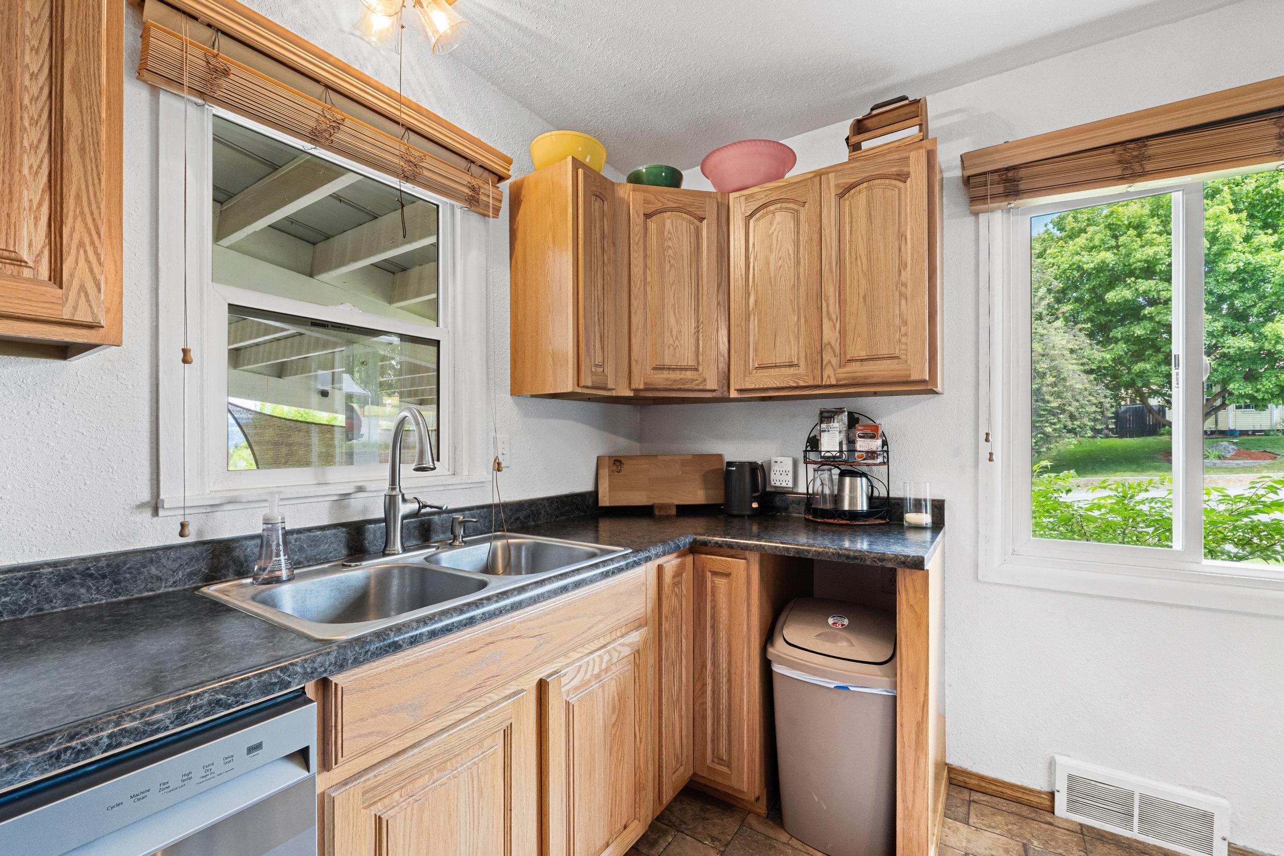 934 E Forest Ave - Photo 9