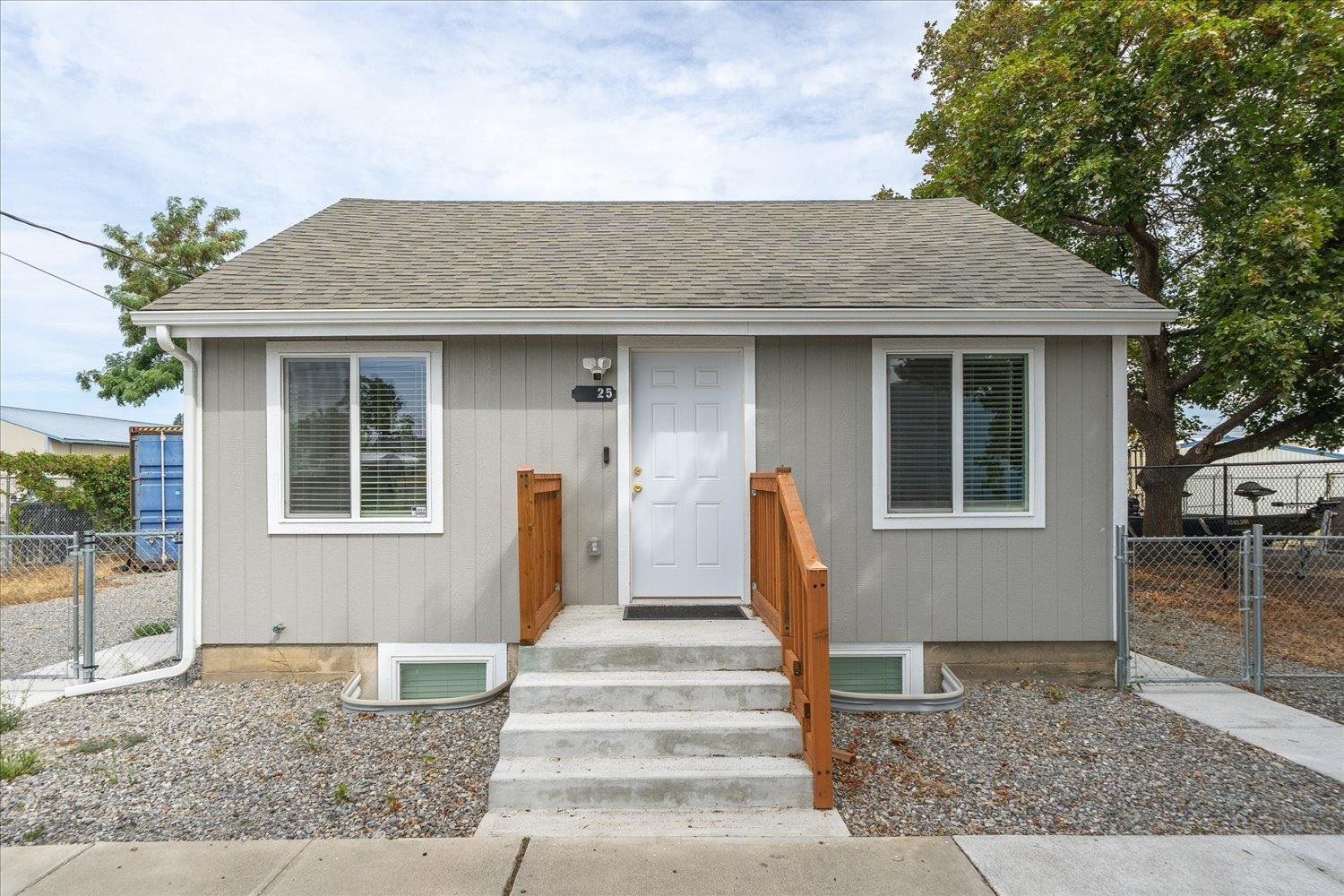 11925 E Empire Ave - Photo 1