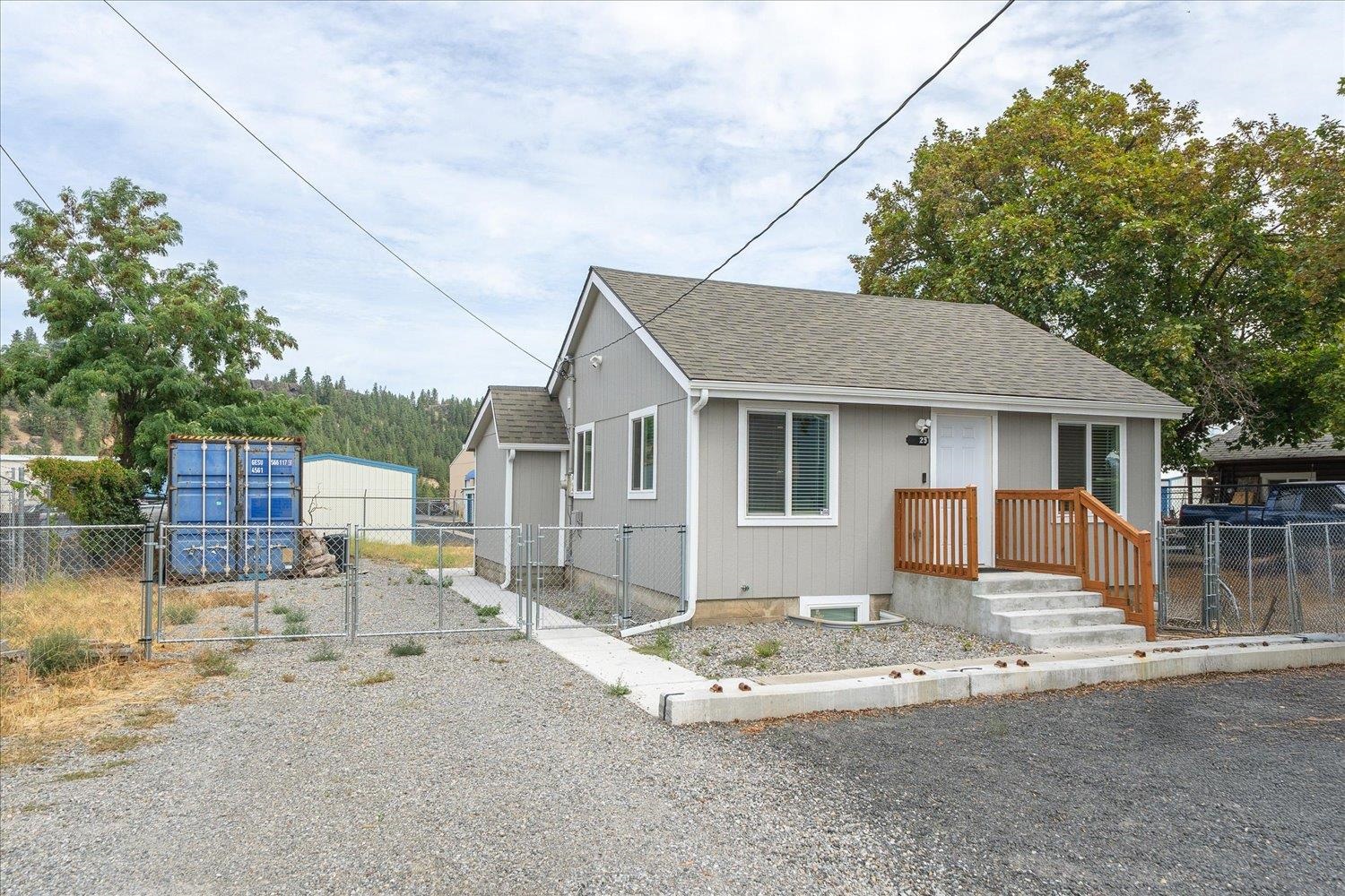 11925 E Empire Ave - Photo 2