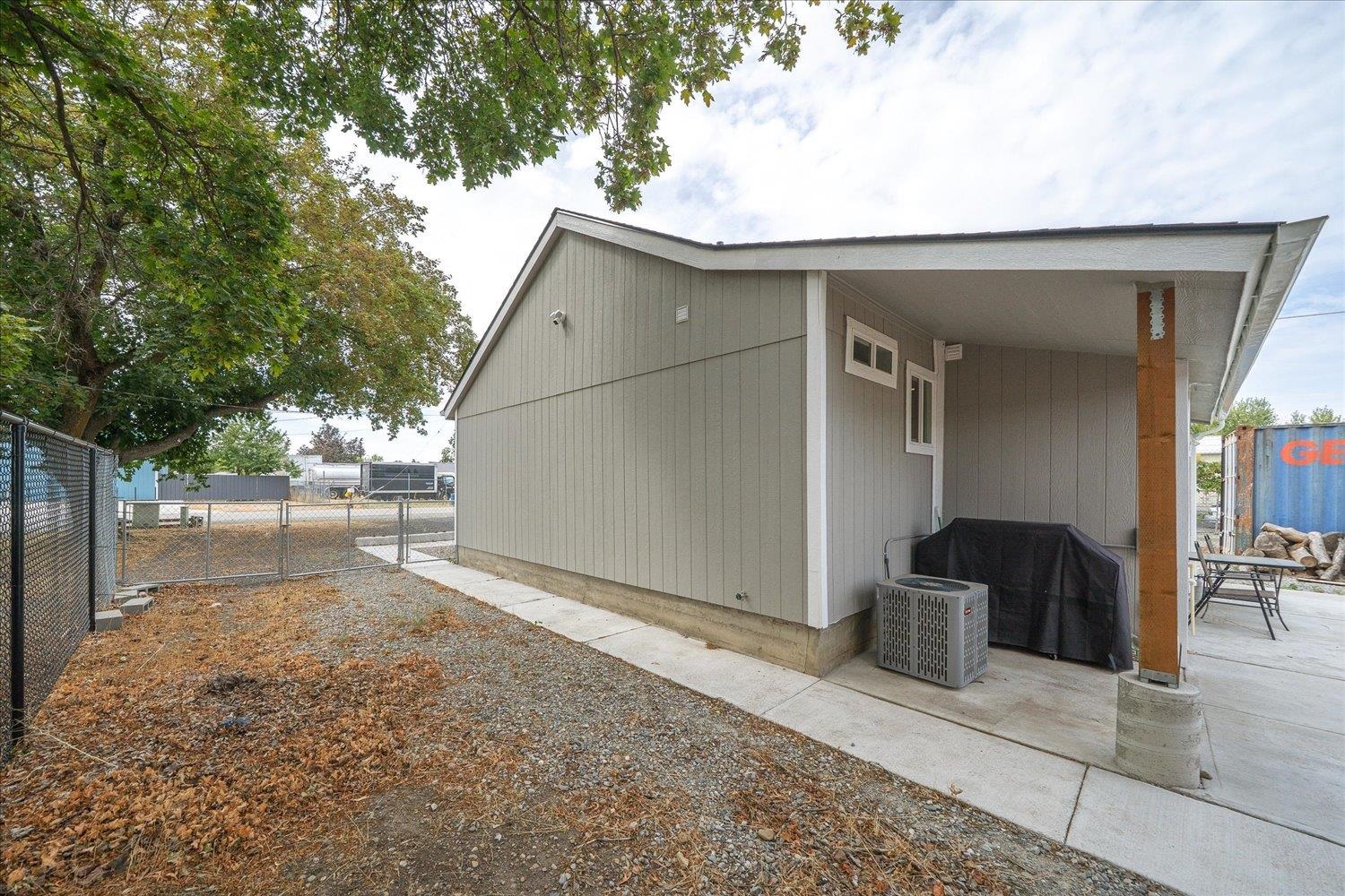 11925 E Empire Ave - Photo 29