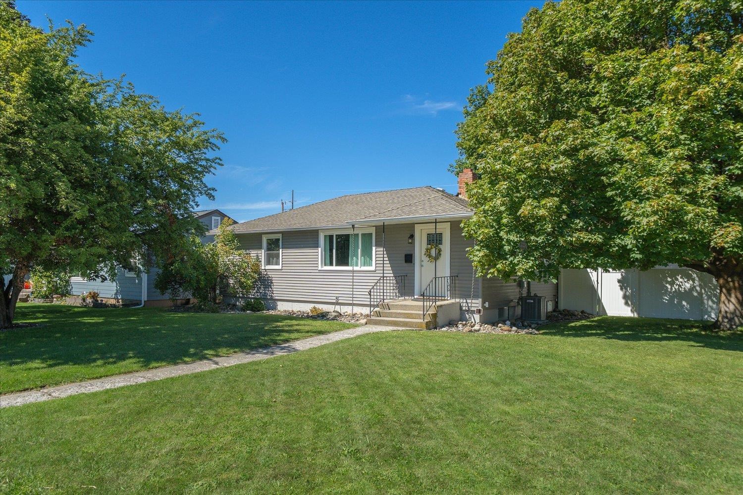 3427 E Jackson Ave - Photo 2