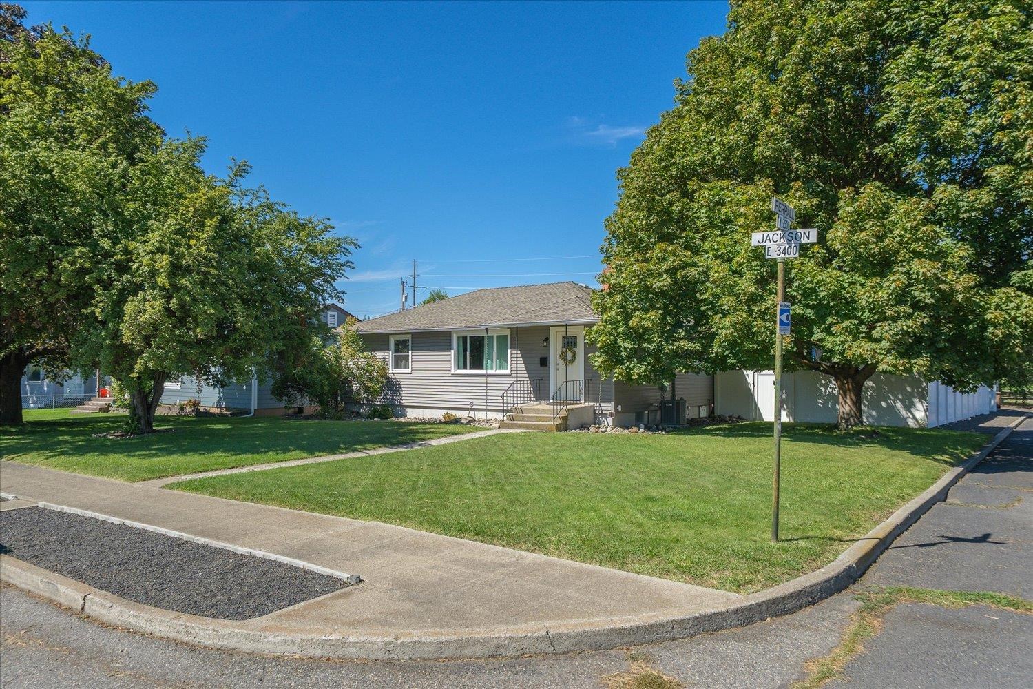 3427 E Jackson Ave - Photo 3
