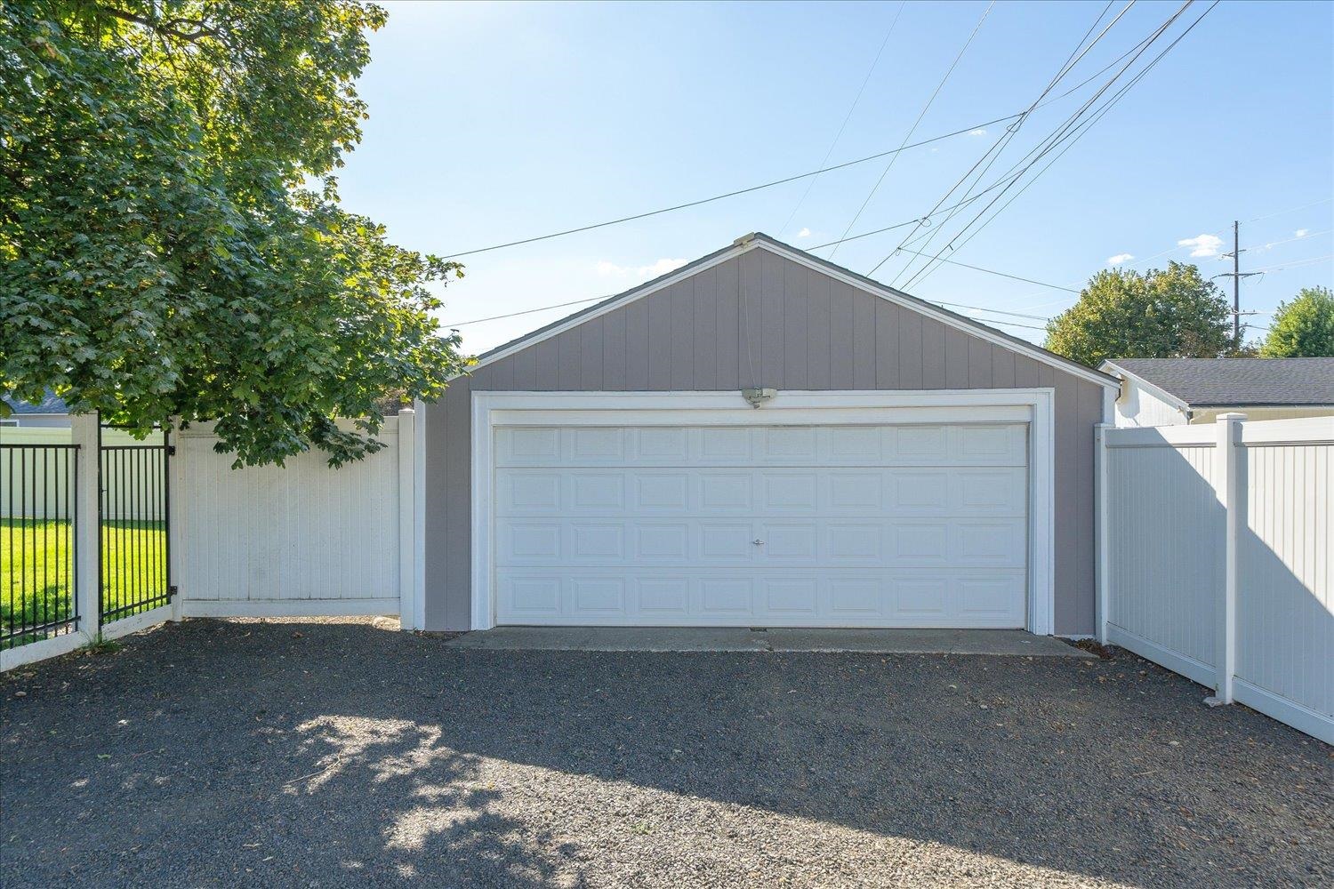 3427 E Jackson Ave - Photo 32