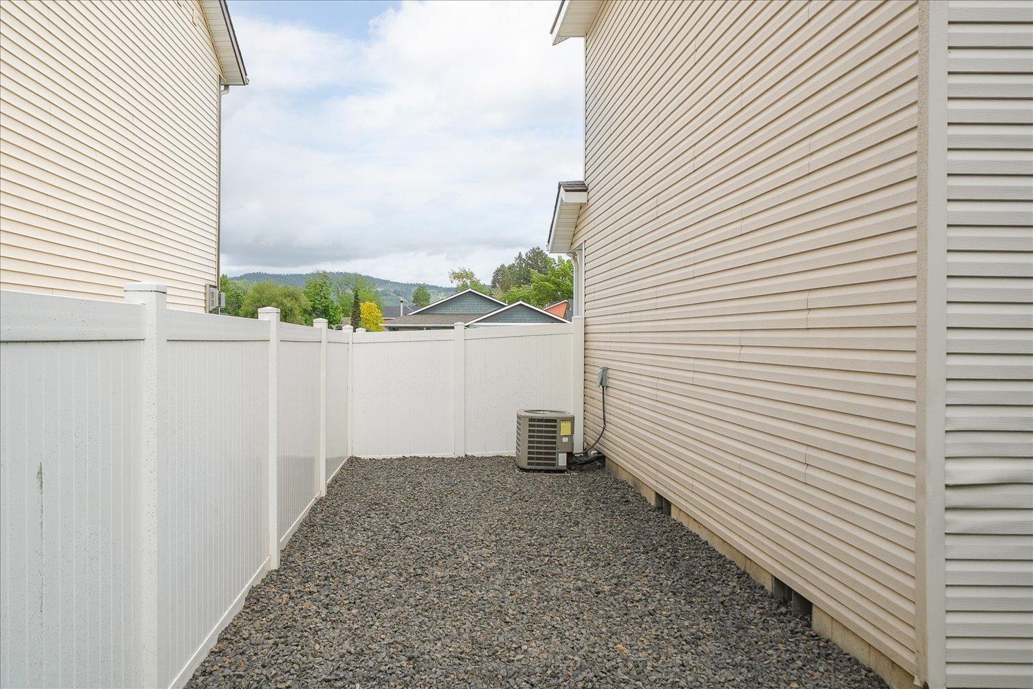 18120 E Montgomery Ave - Photo 40