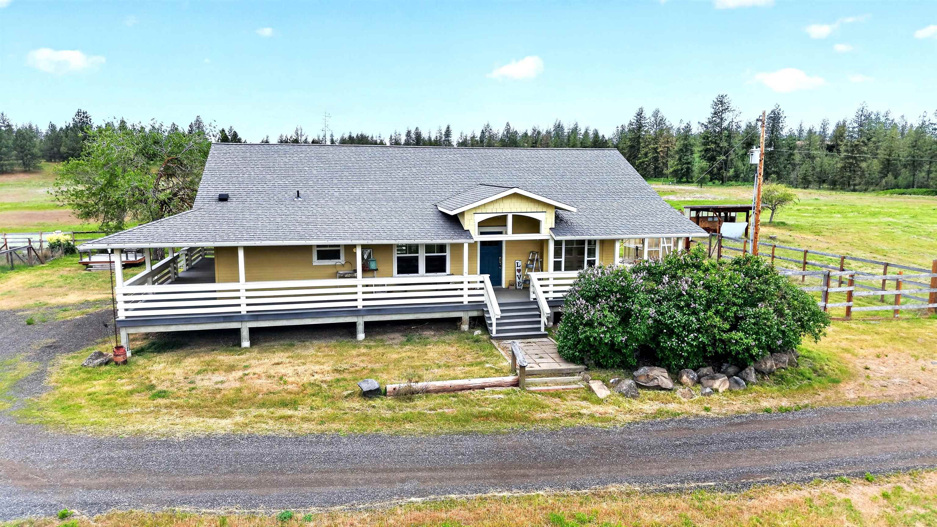 14829 W Burnett Rd - Photo 2