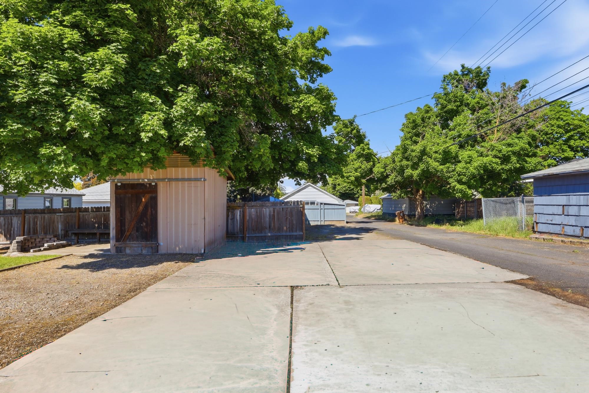 3518 W Providence Ave - Photo 27