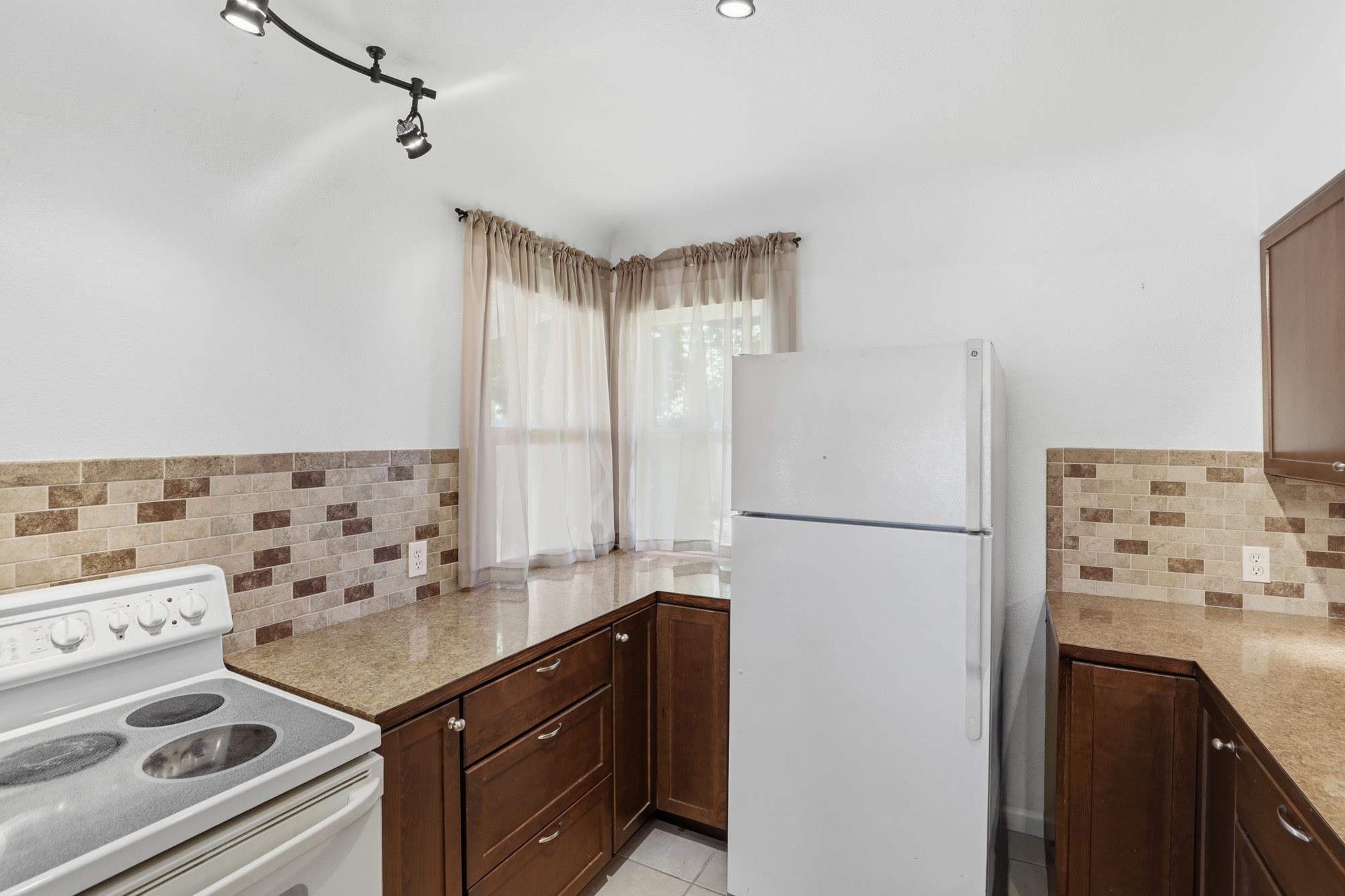3518 W Providence Ave - Photo 8
