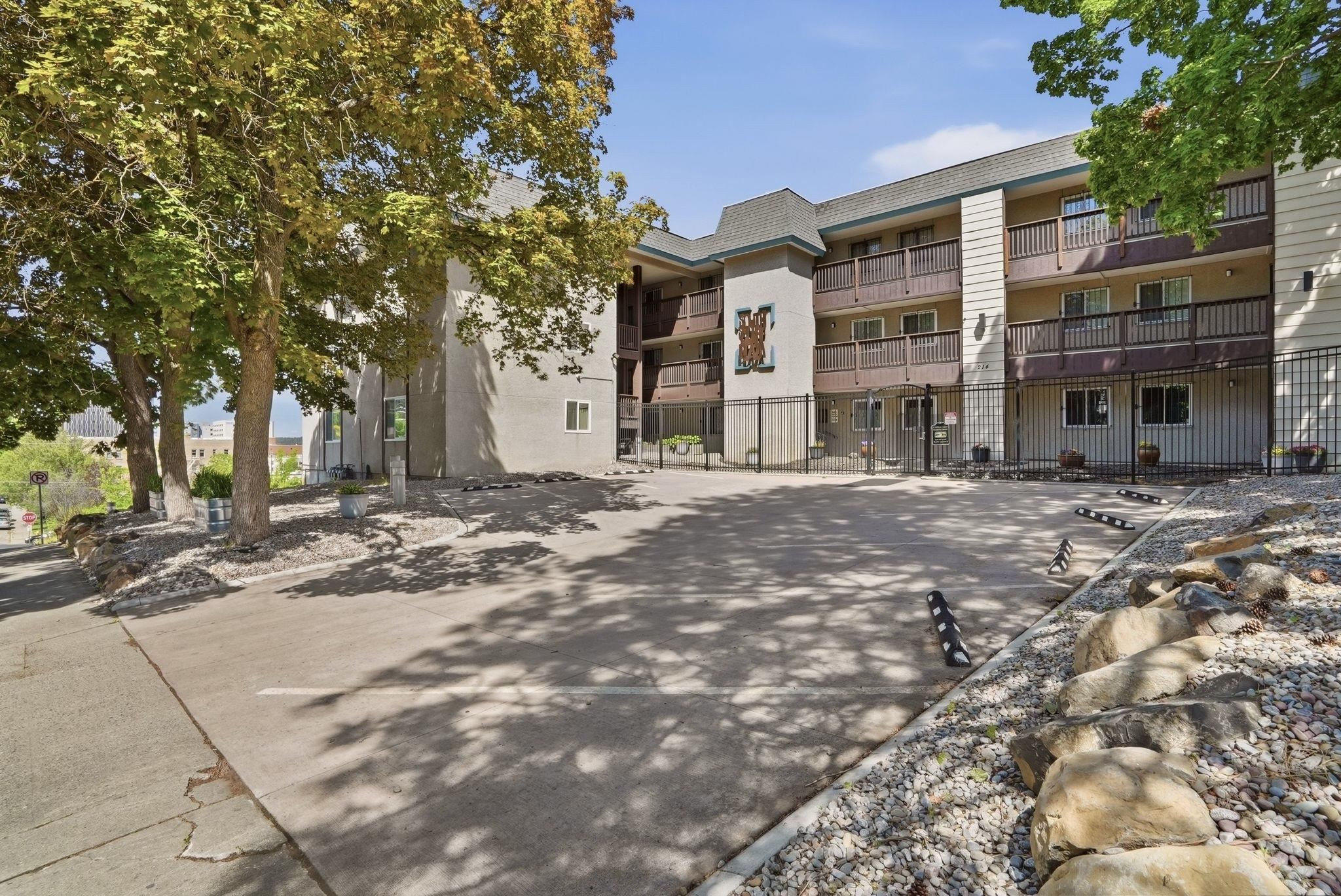214 W 6th Ave - Photo 1