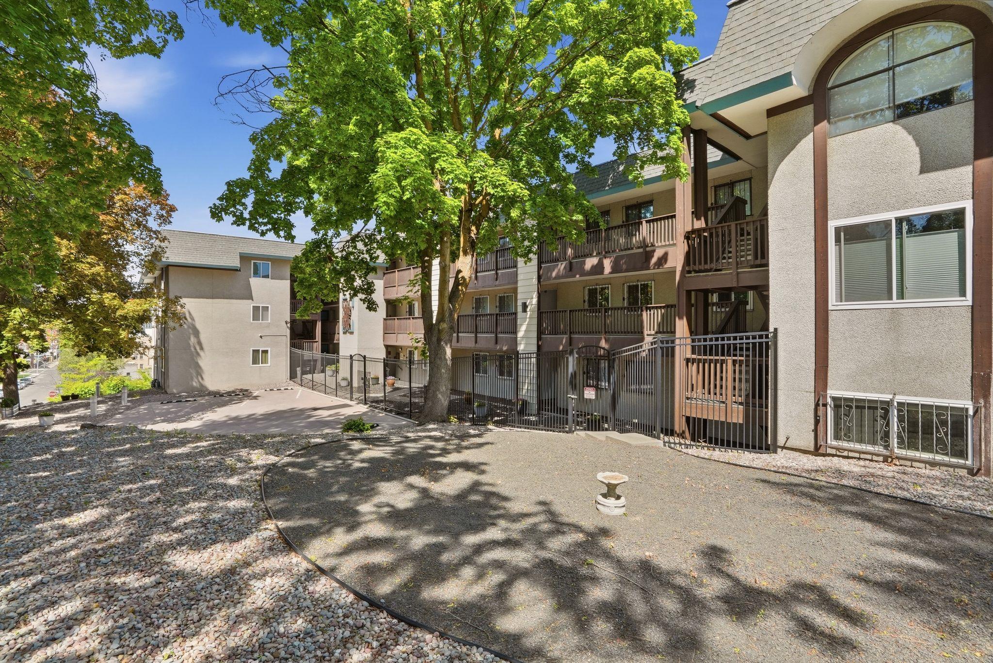 214 W 6th Ave - Photo 2