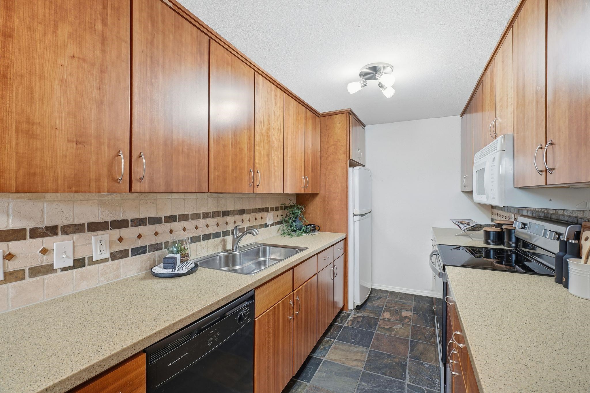 214 W 6th Ave - Photo 9