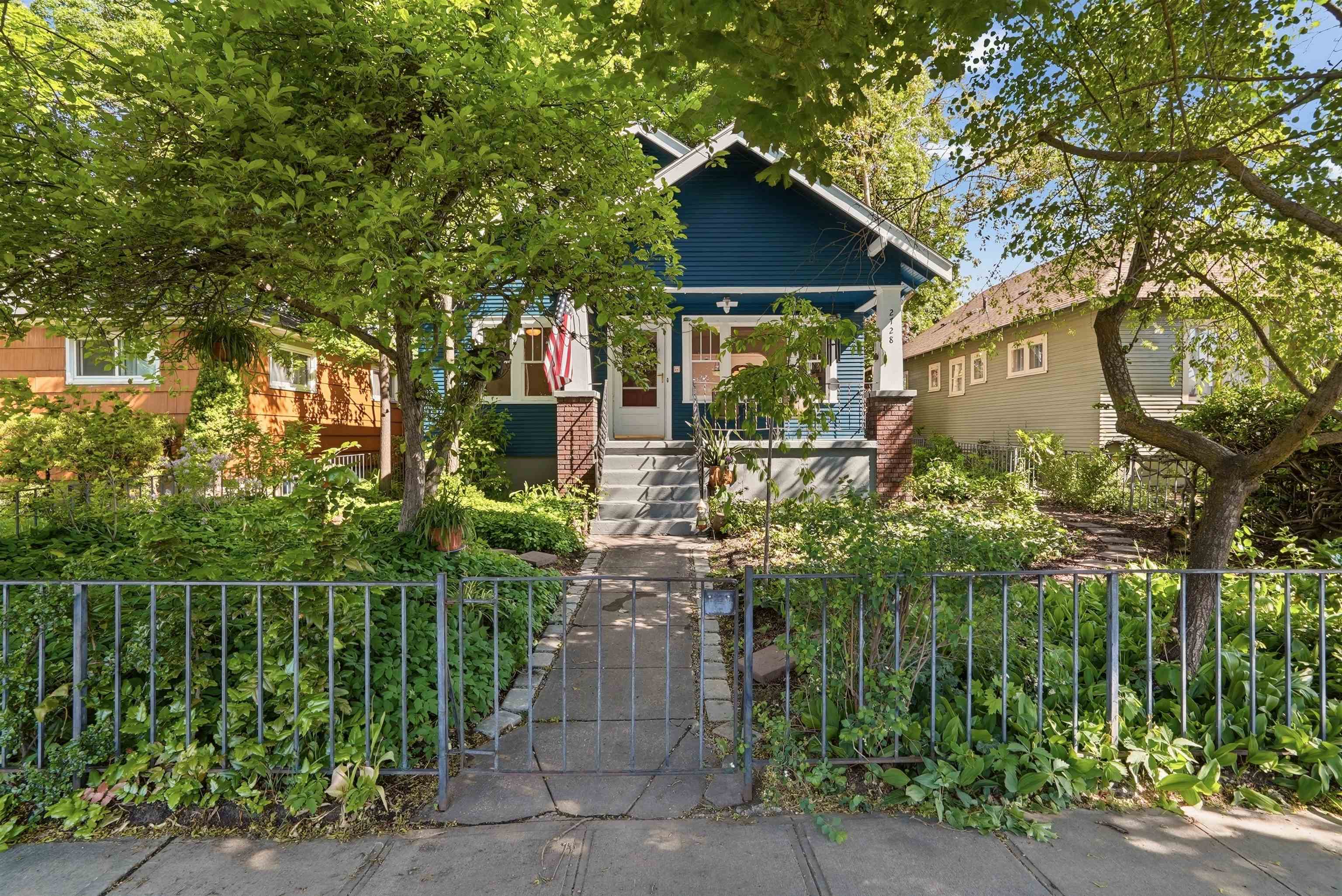 2728 W Gardner Ave - Photo 1