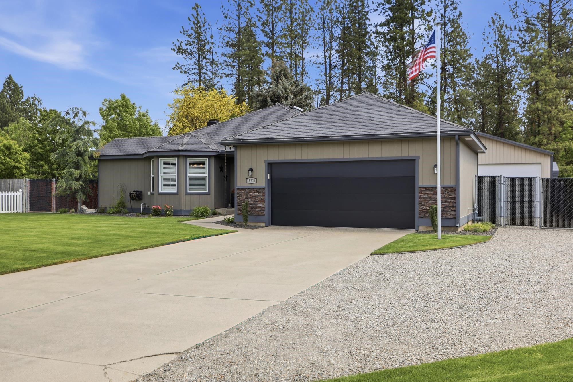 15714 N Gleneden Dr - Photo 1