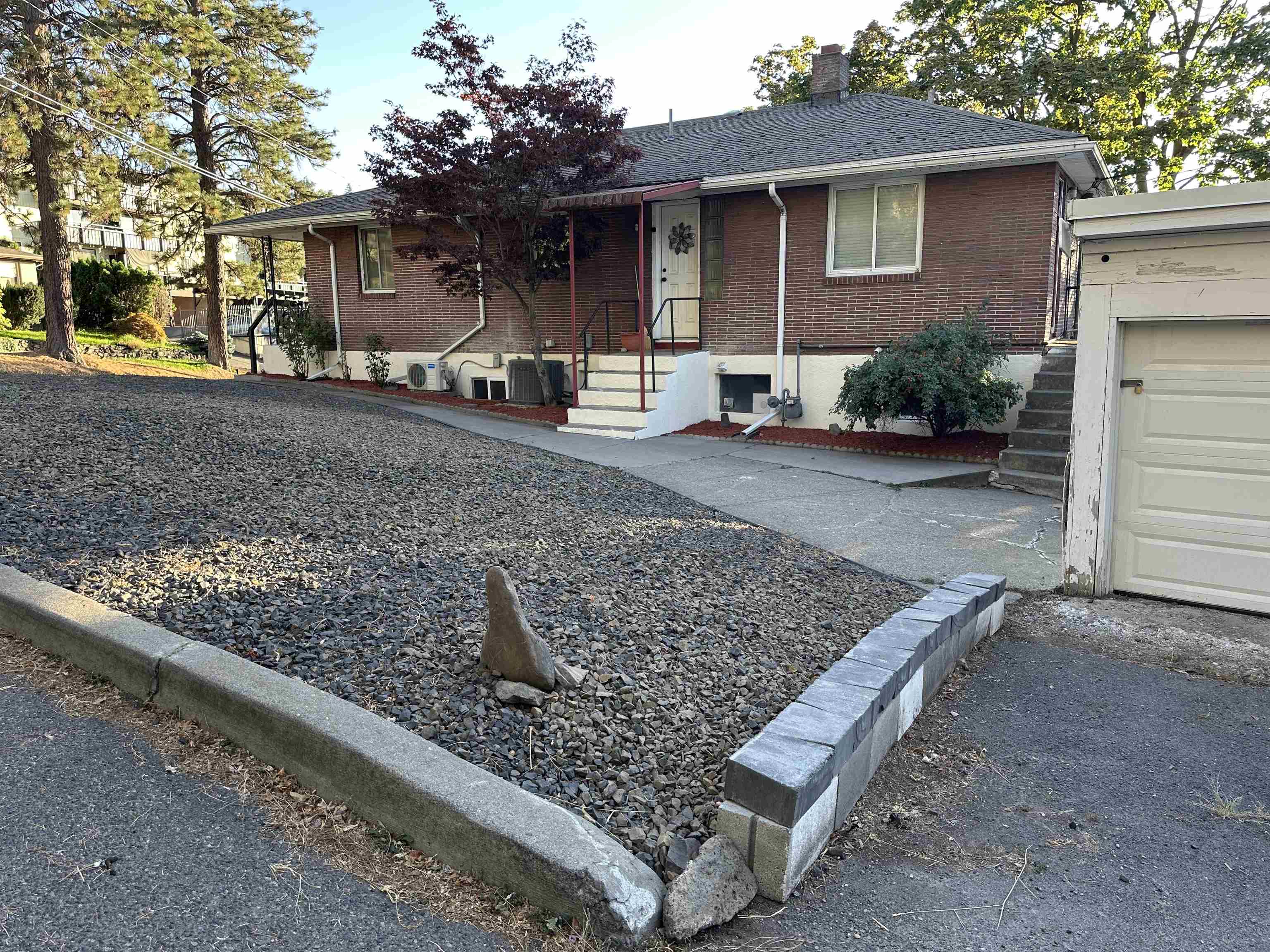 828/820 W 11th Ave - Photo 2