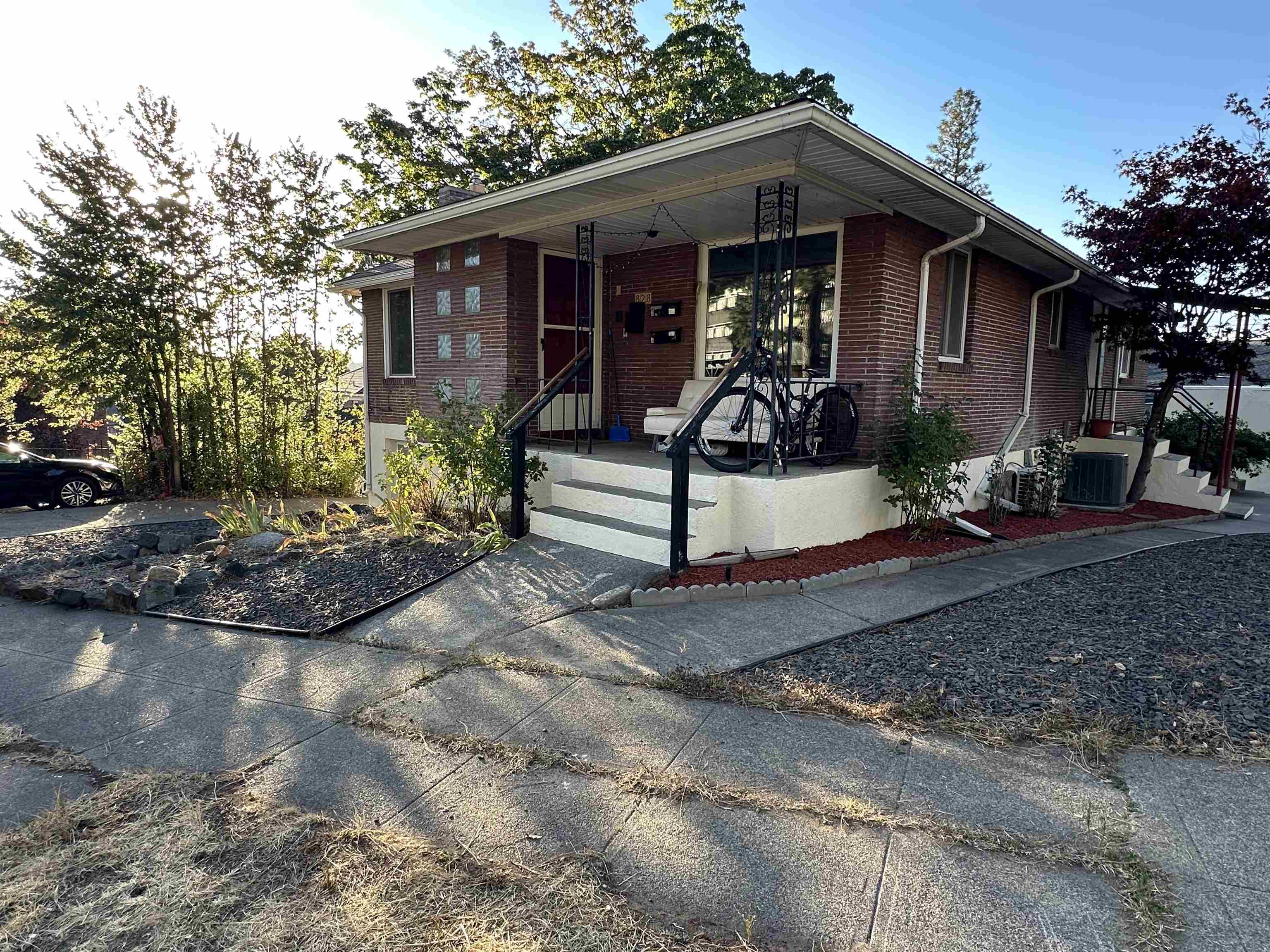 828/820 W 11th Ave - Photo 3
