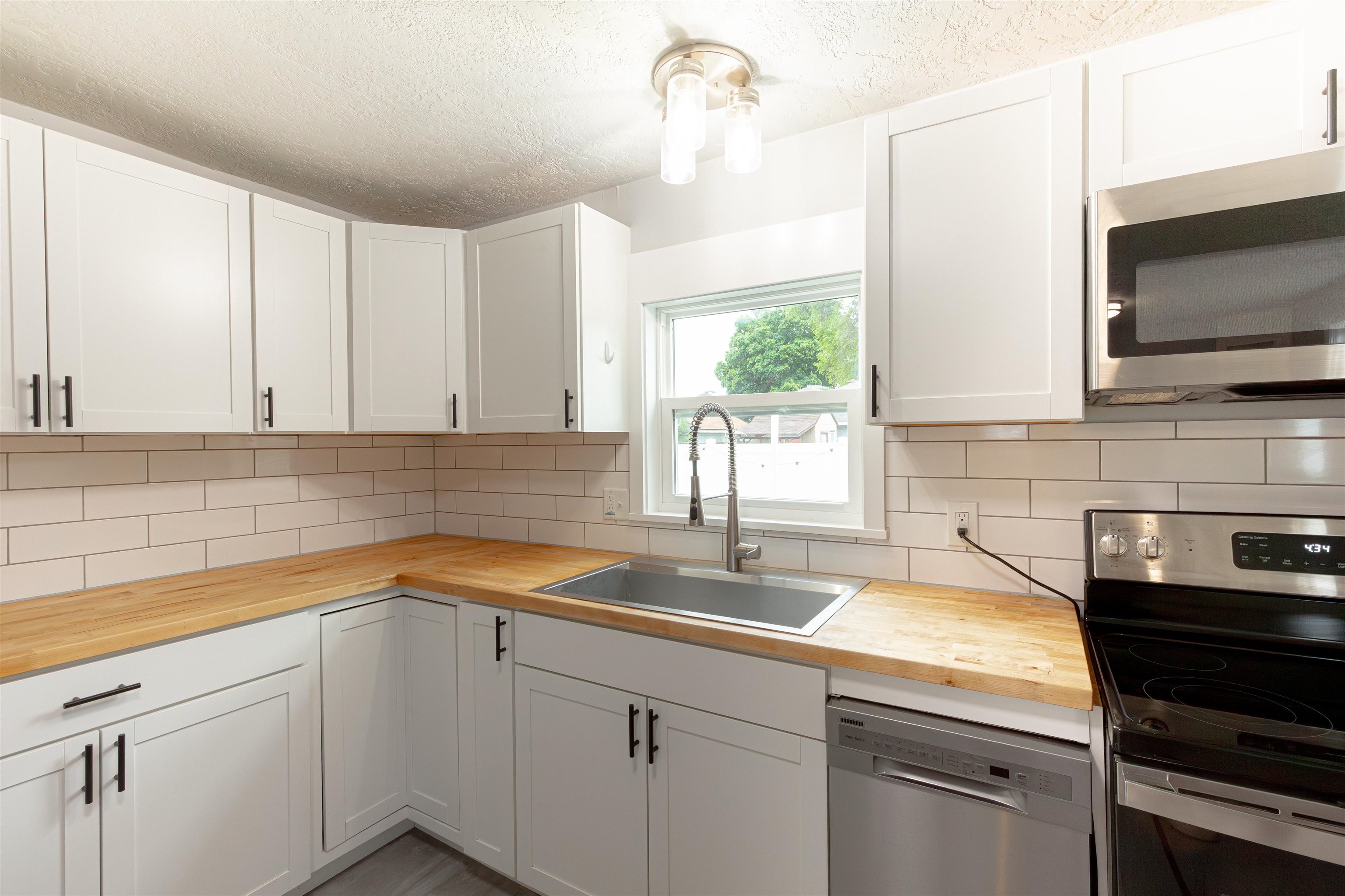 1028 E Queen Ave - Photo 19