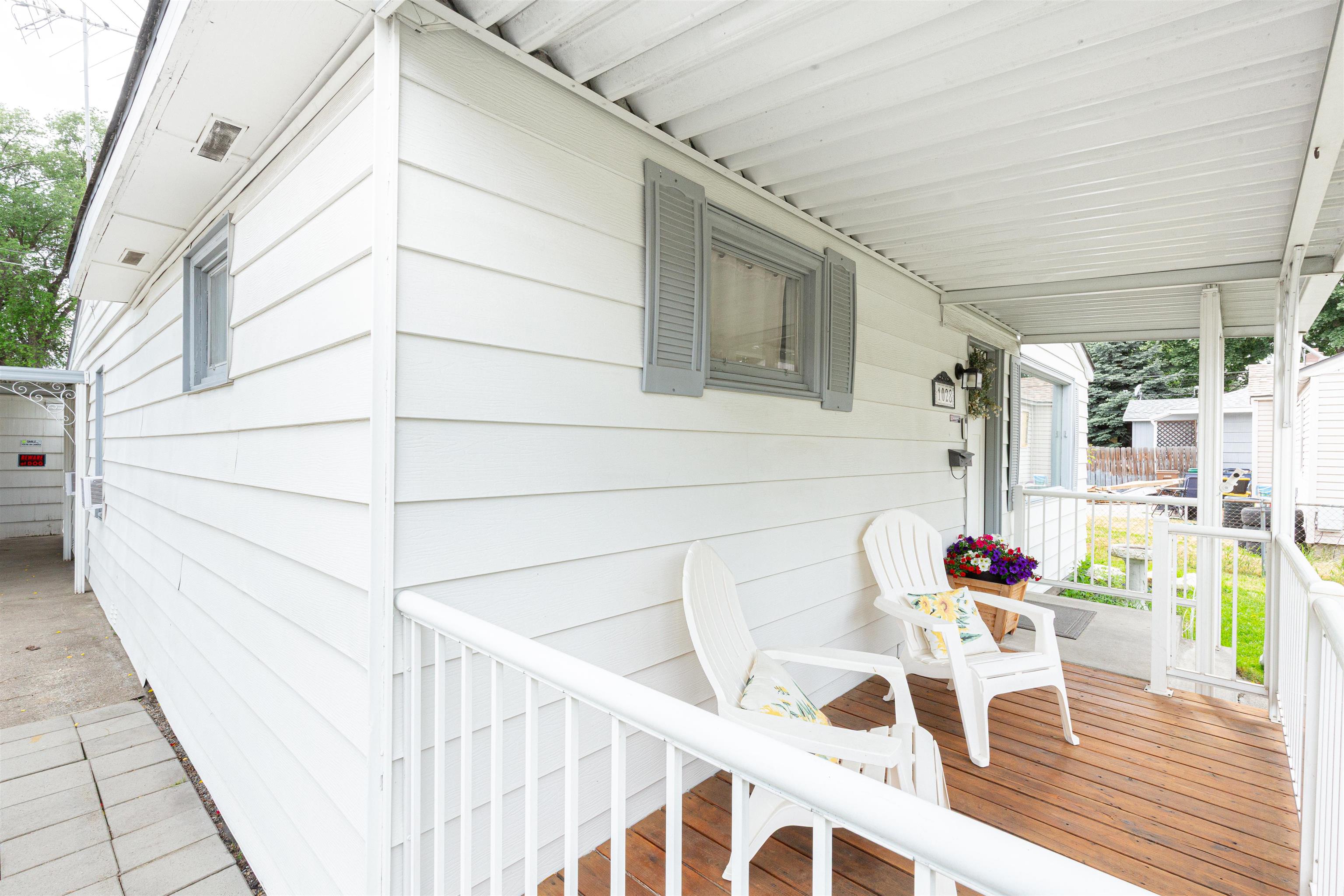 1028 E Queen Ave - Photo 4