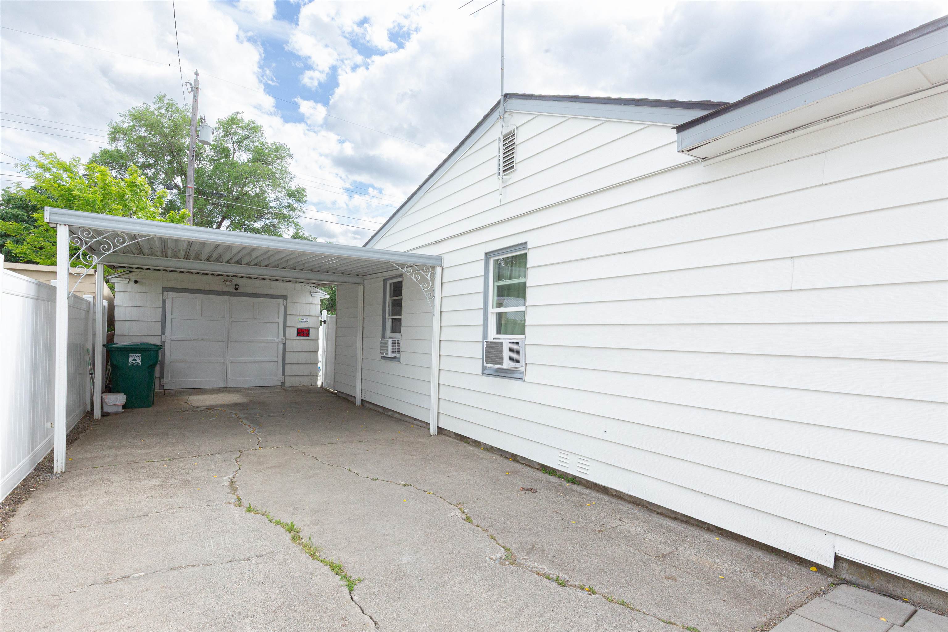1028 E Queen Ave - Photo 5