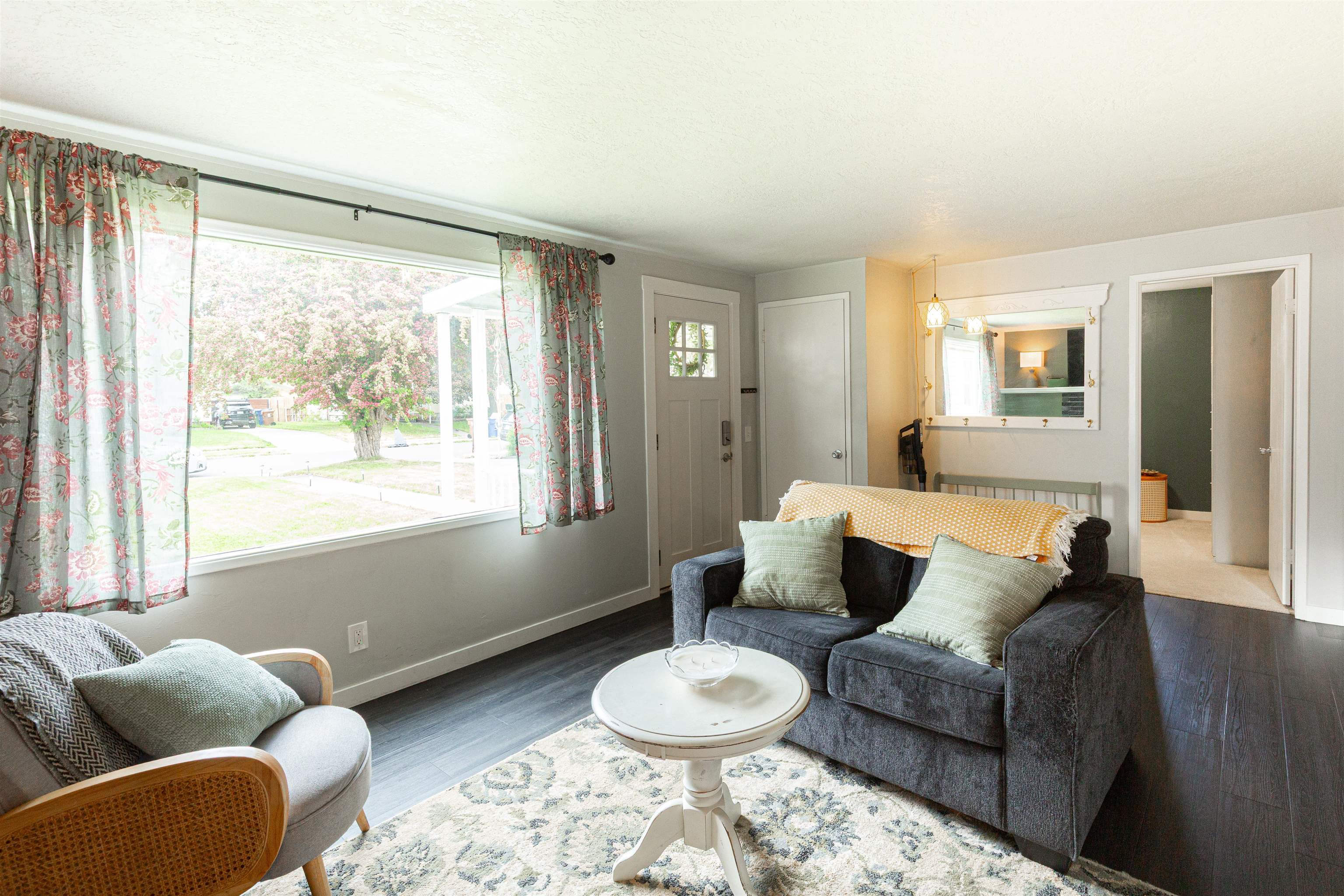 1028 E Queen Ave - Photo 9