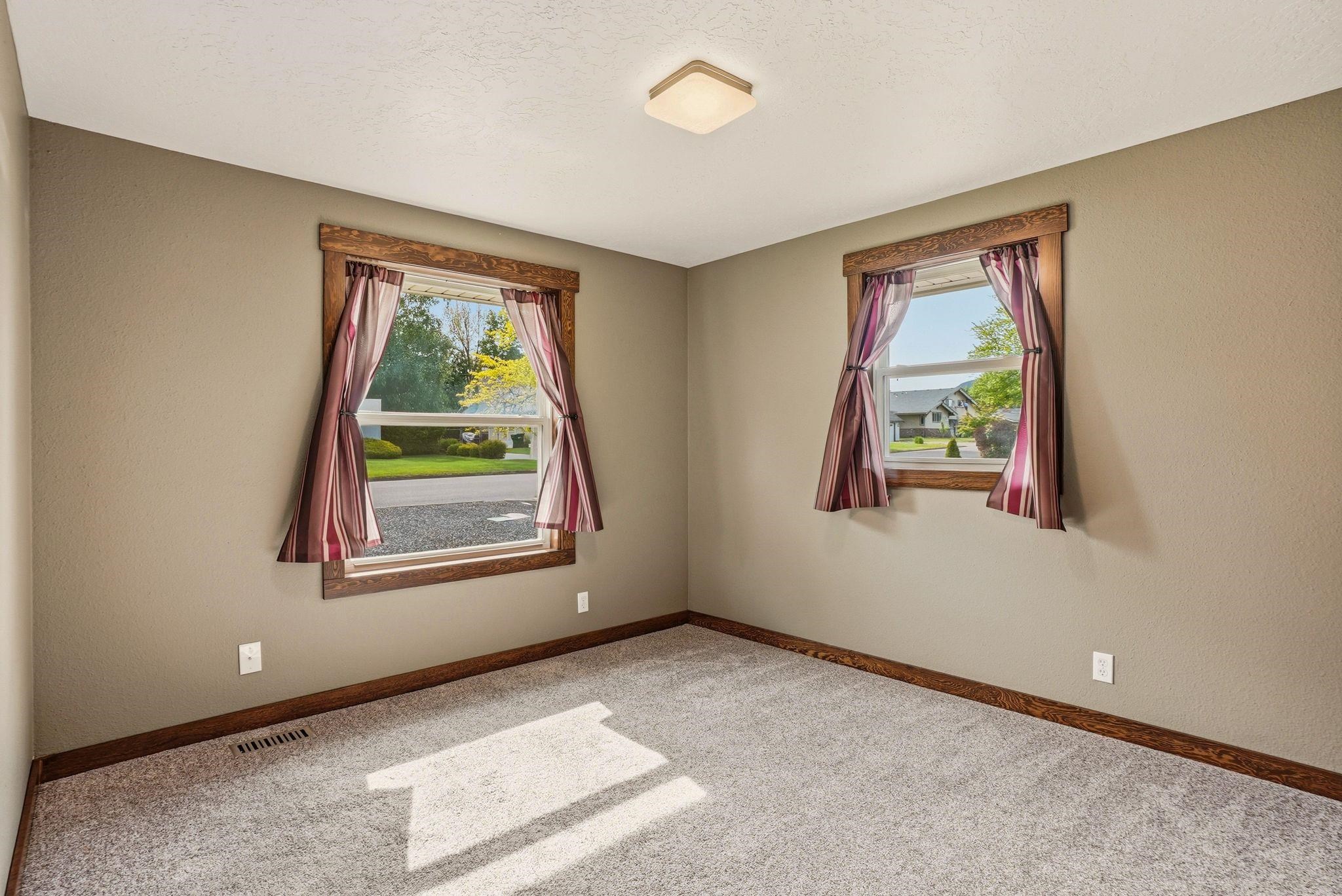 209 N Wright Blvd - Photo 22