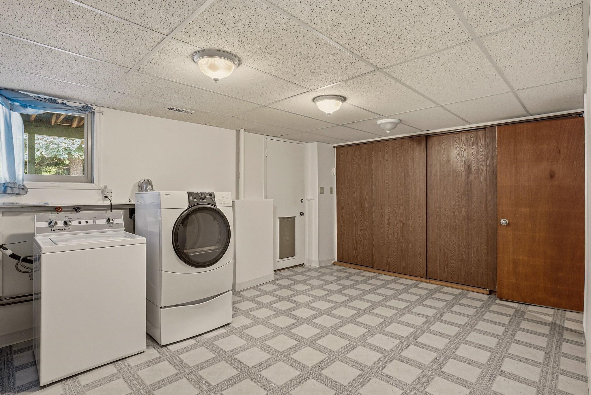 209 N Wright Blvd - Photo 32