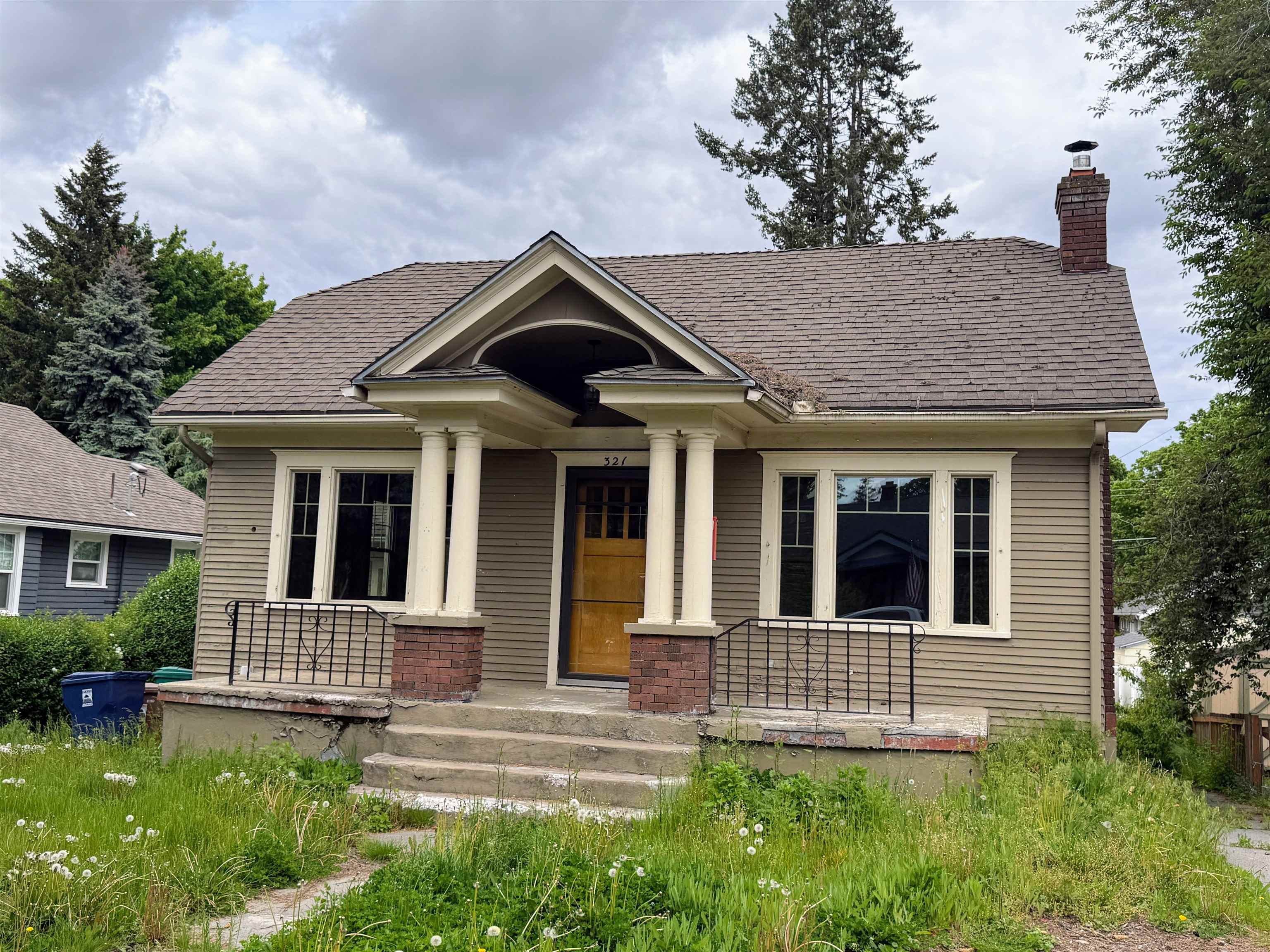 321 E 28th Ave - Photo 1